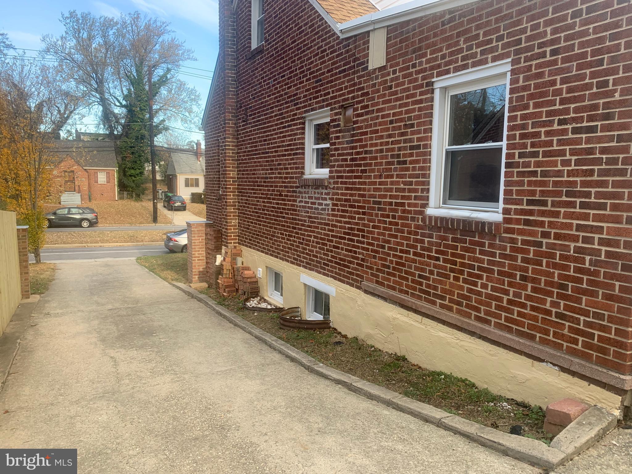 HAMPSHIRE KNOLLS - Residential Lease