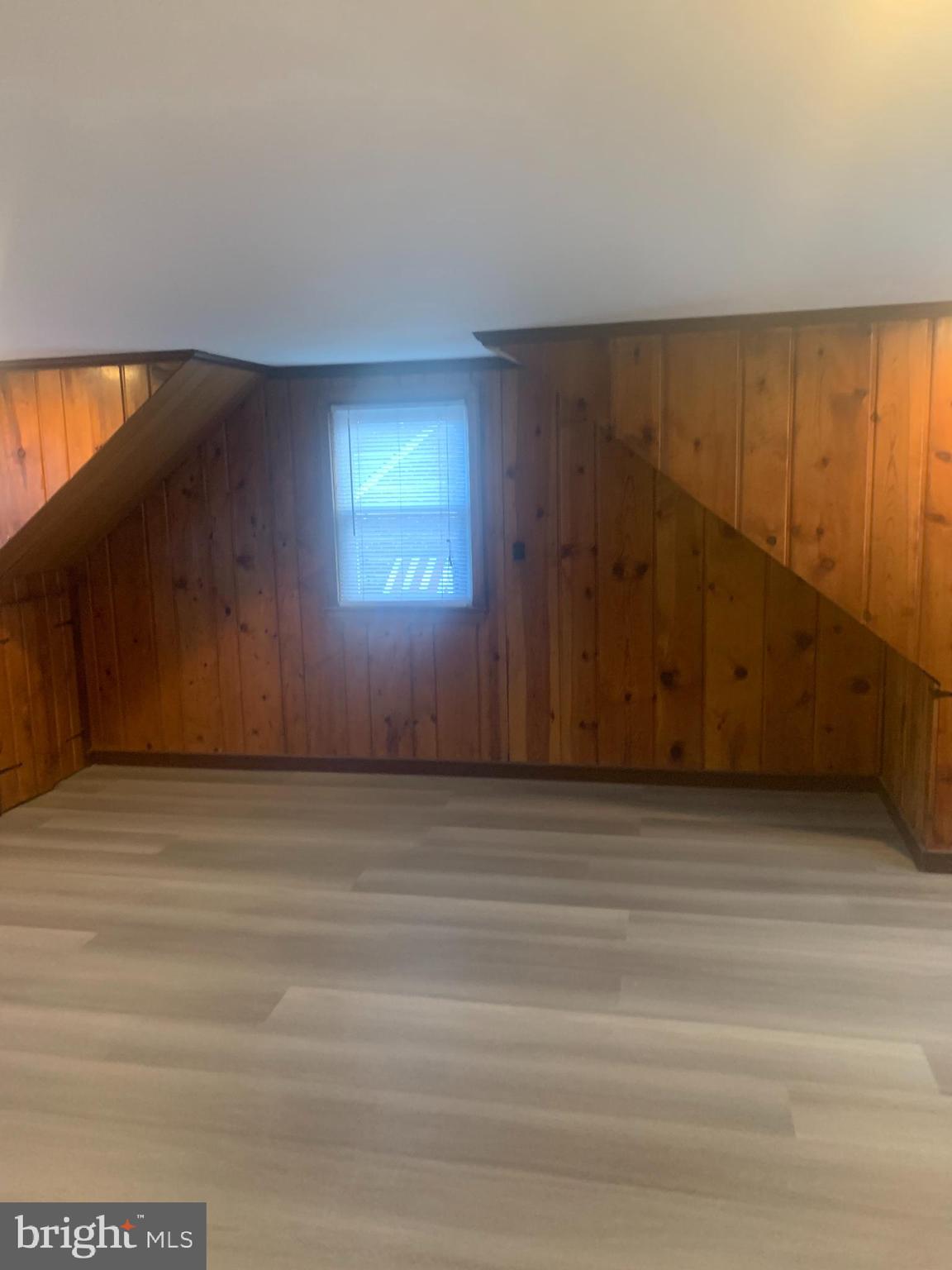 HAMPSHIRE KNOLLS - Residential Lease