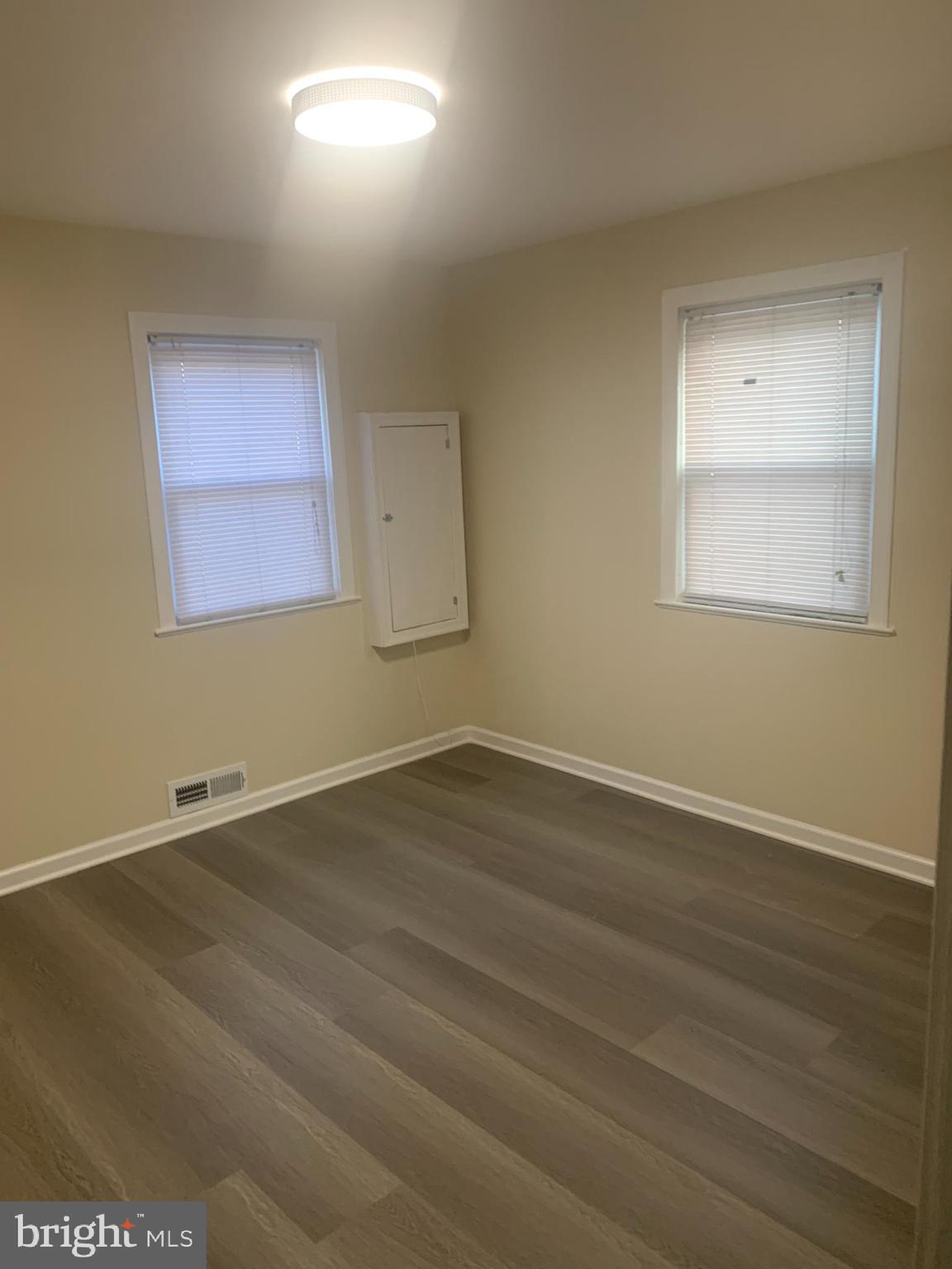 HAMPSHIRE KNOLLS - Residential Lease