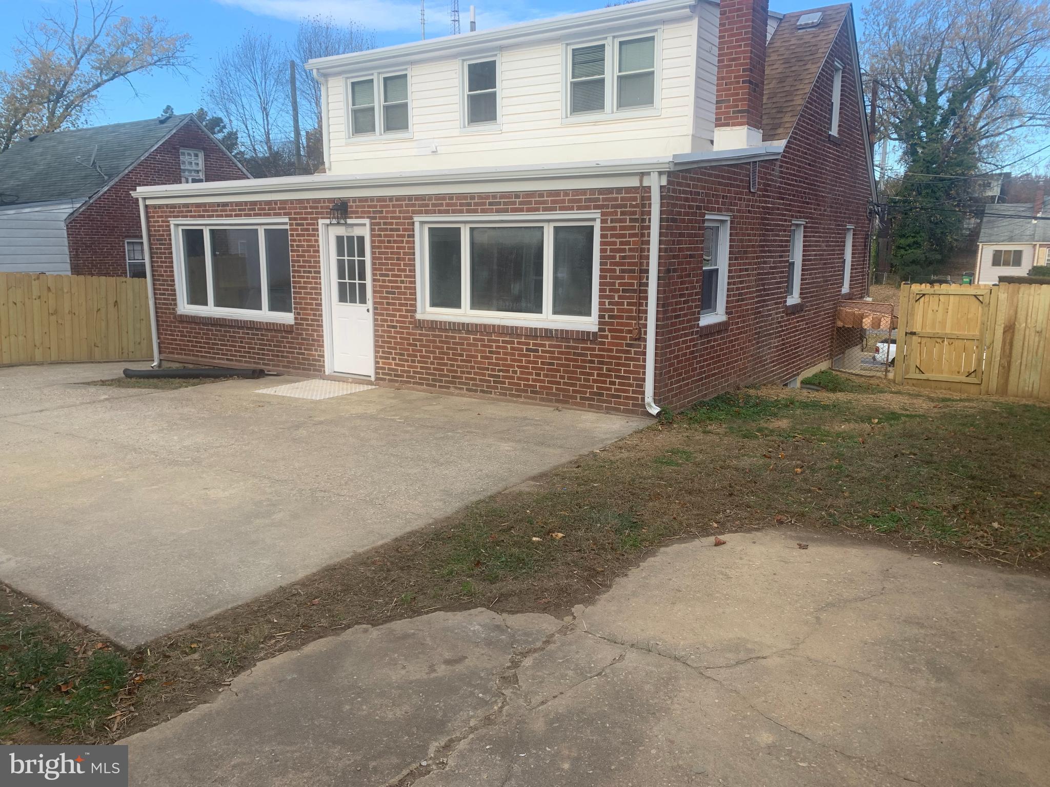 HAMPSHIRE KNOLLS - Residential Lease