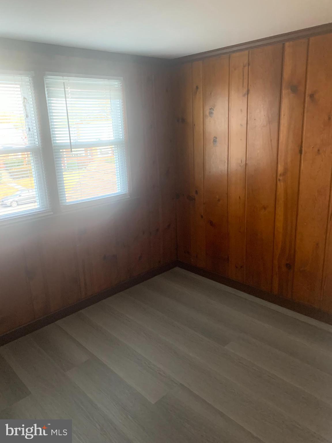 HAMPSHIRE KNOLLS - Residential Lease