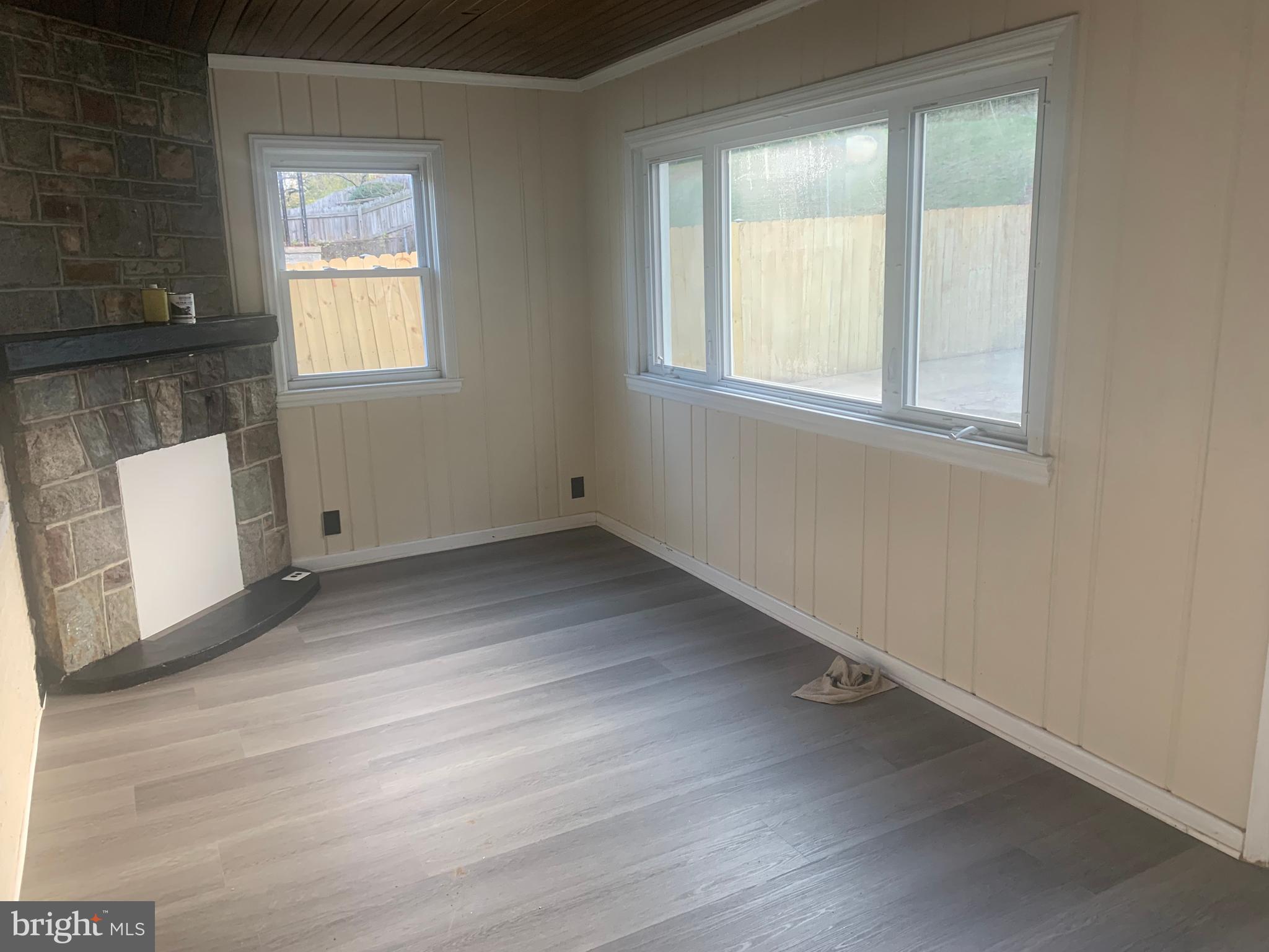 HAMPSHIRE KNOLLS - Residential Lease