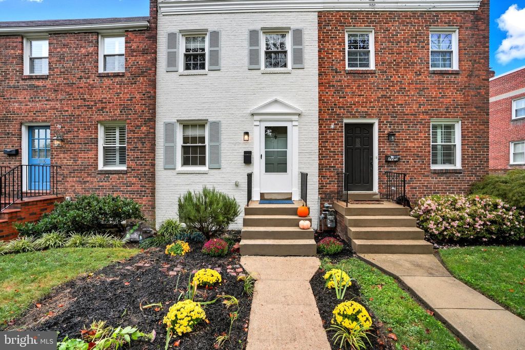 Photo of 1118 Colonial Avenue, ALEXANDRIA, VA 22314 (MLS # VAAX2049450)