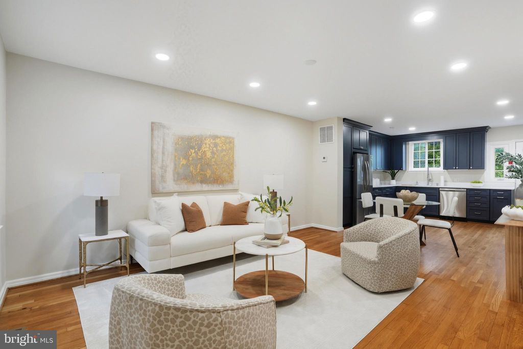 Photo of 1118 Colonial Avenue, ALEXANDRIA, VA 22314 (MLS # VAAX2049450)