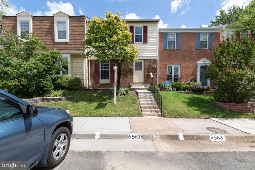 Renovated 3 Level Townhouse. 3 Bedrooms, 2 Full Bathrooms, 1 Half Bathroom.
Newer Roof. Hot Water Tank 2017. New Cordless Blinds.New Luxury Custom Bathrooms. Elegant Kitchen: Quartz Countertop, Soft Close Cabinets, New SS Appliances & Backsplash. New Premium Flooring. LED Recessed Lights. New Electrical Switches & Plates. New 6 Panel doors and hardware. Fresh Paint. Beautifully Landscaped. Fenced In Back yard. New Patio. 2 Reserved Parking Spaces. Close to shopping and Restaurants. A Must See!!