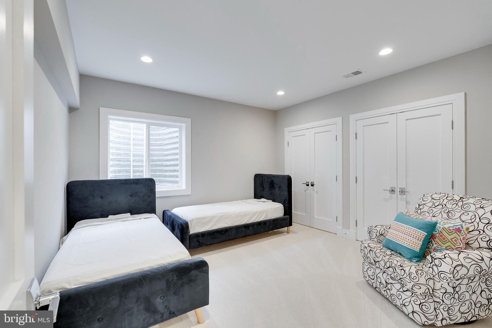 KENWOOD PARK - Residential