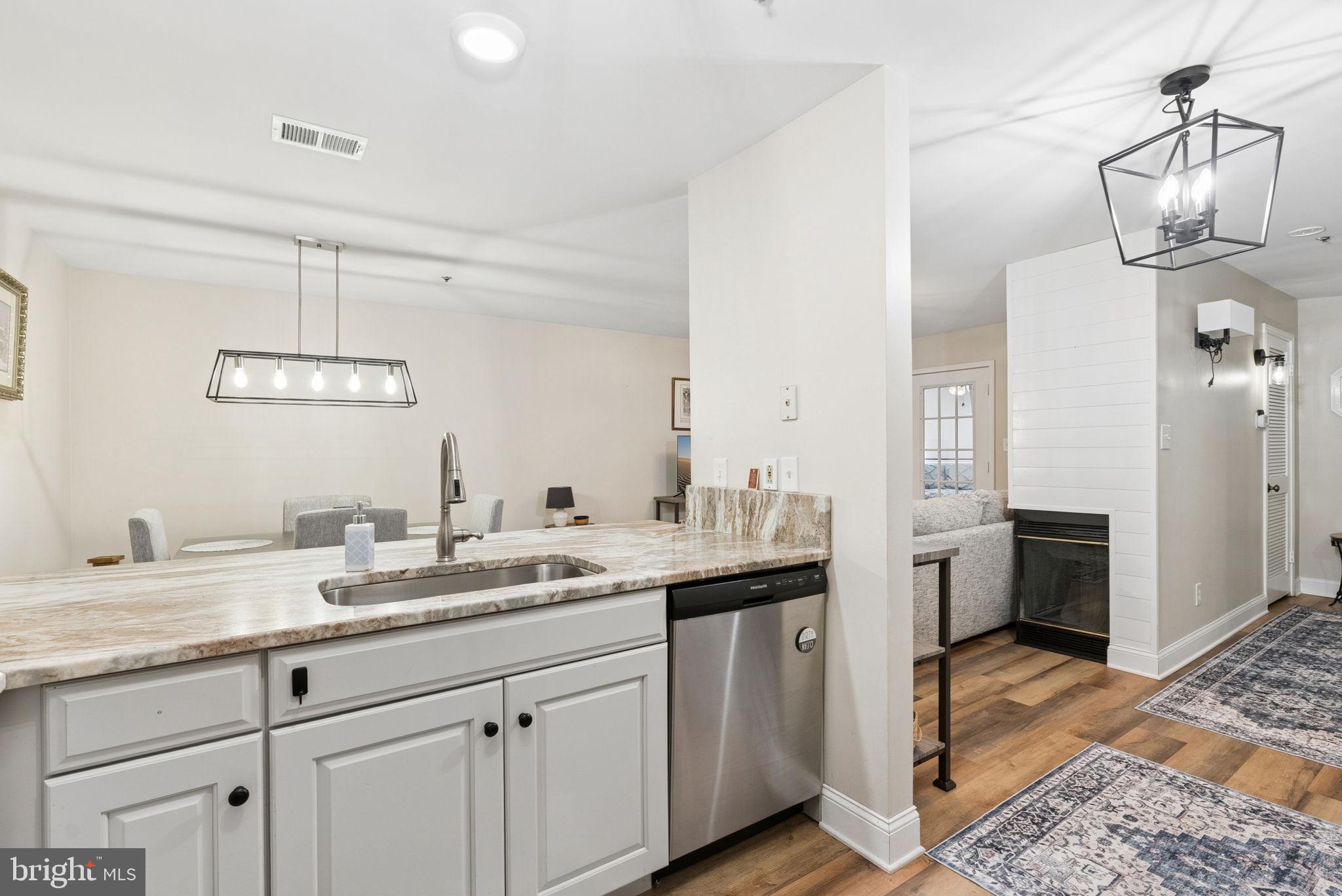 600 SQUIRE LANE 600-2D
