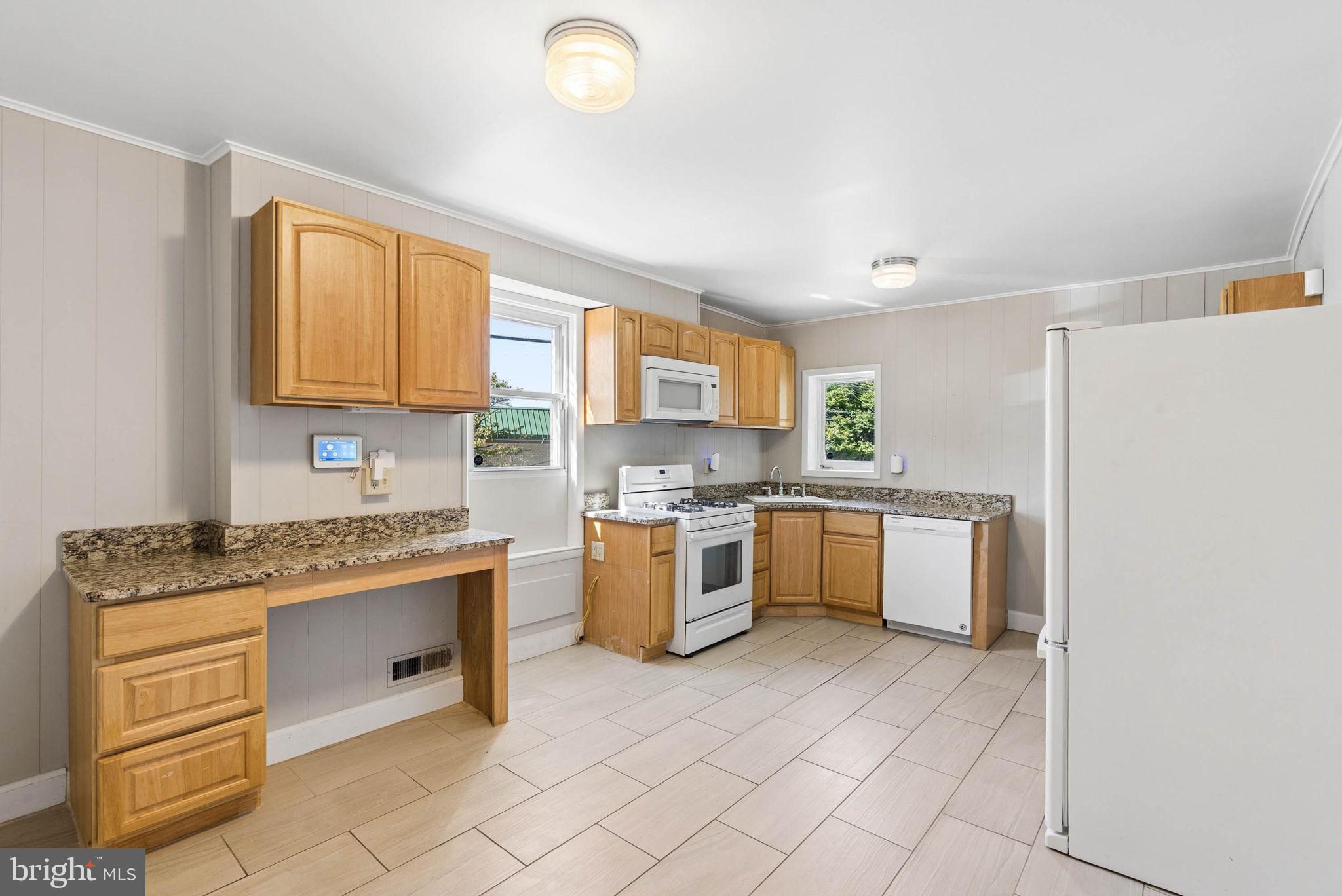 1012 W 41 STREET STREET
