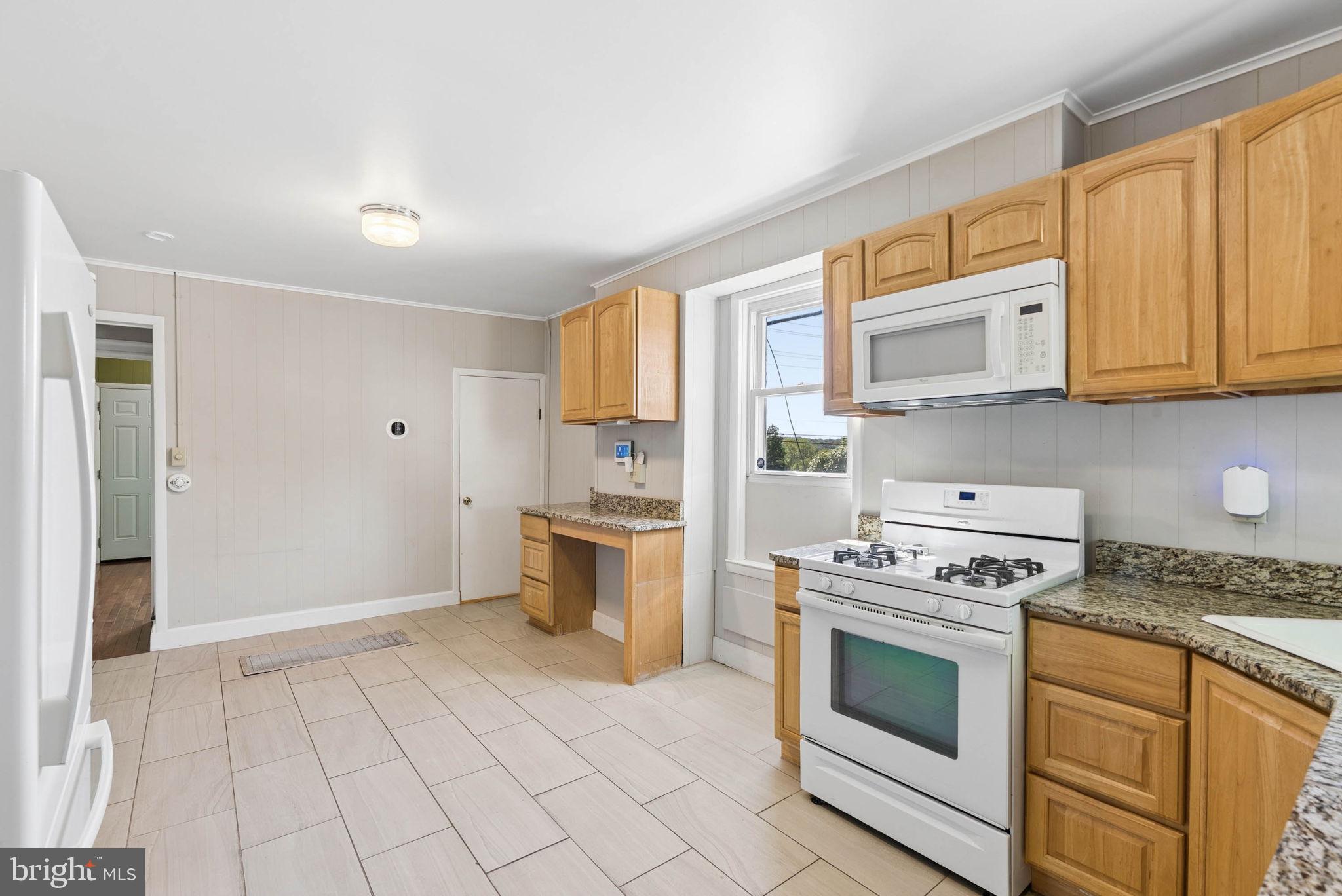 1012 W 41 STREET STREET