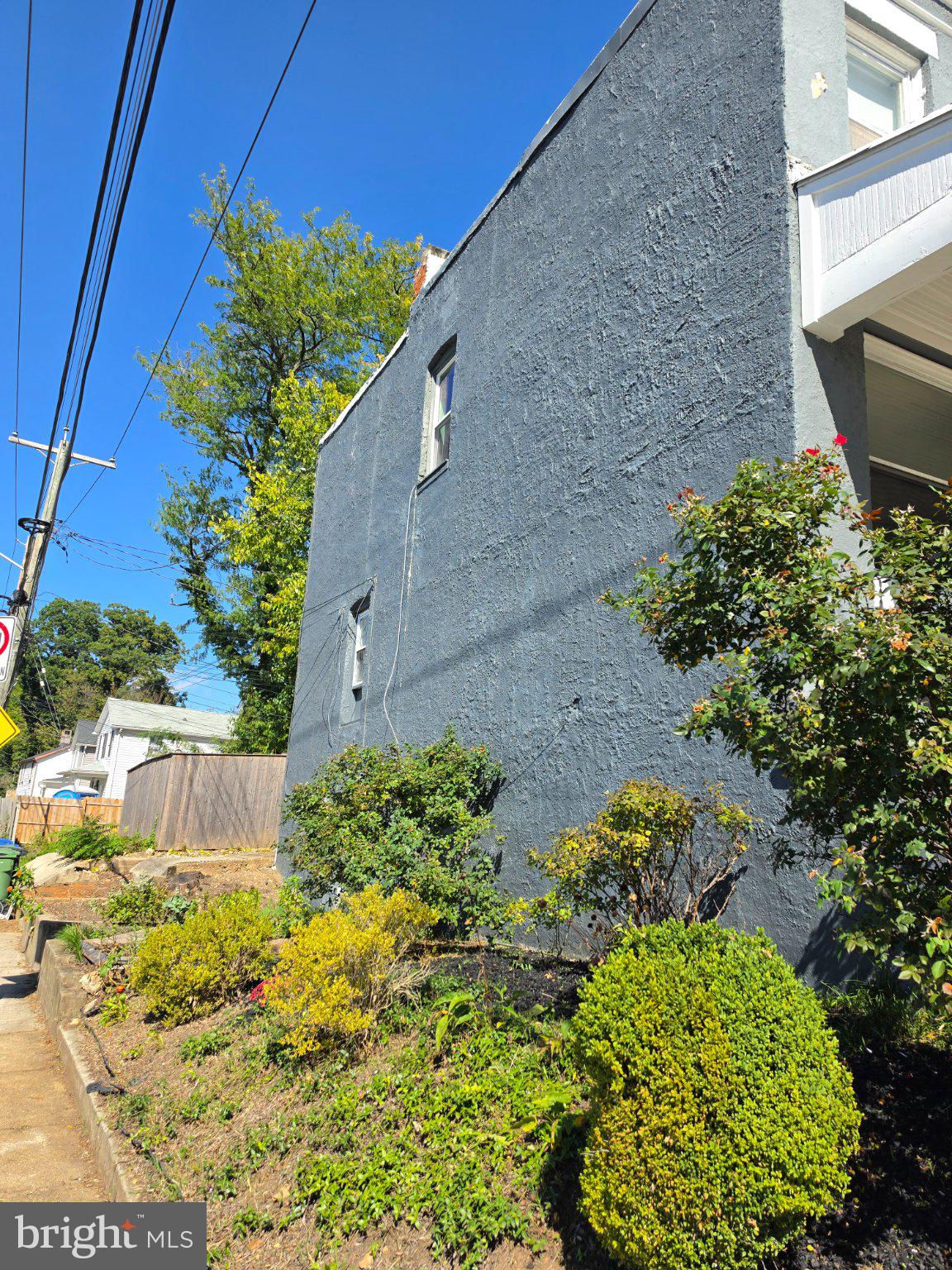 1012 W 41 STREET STREET