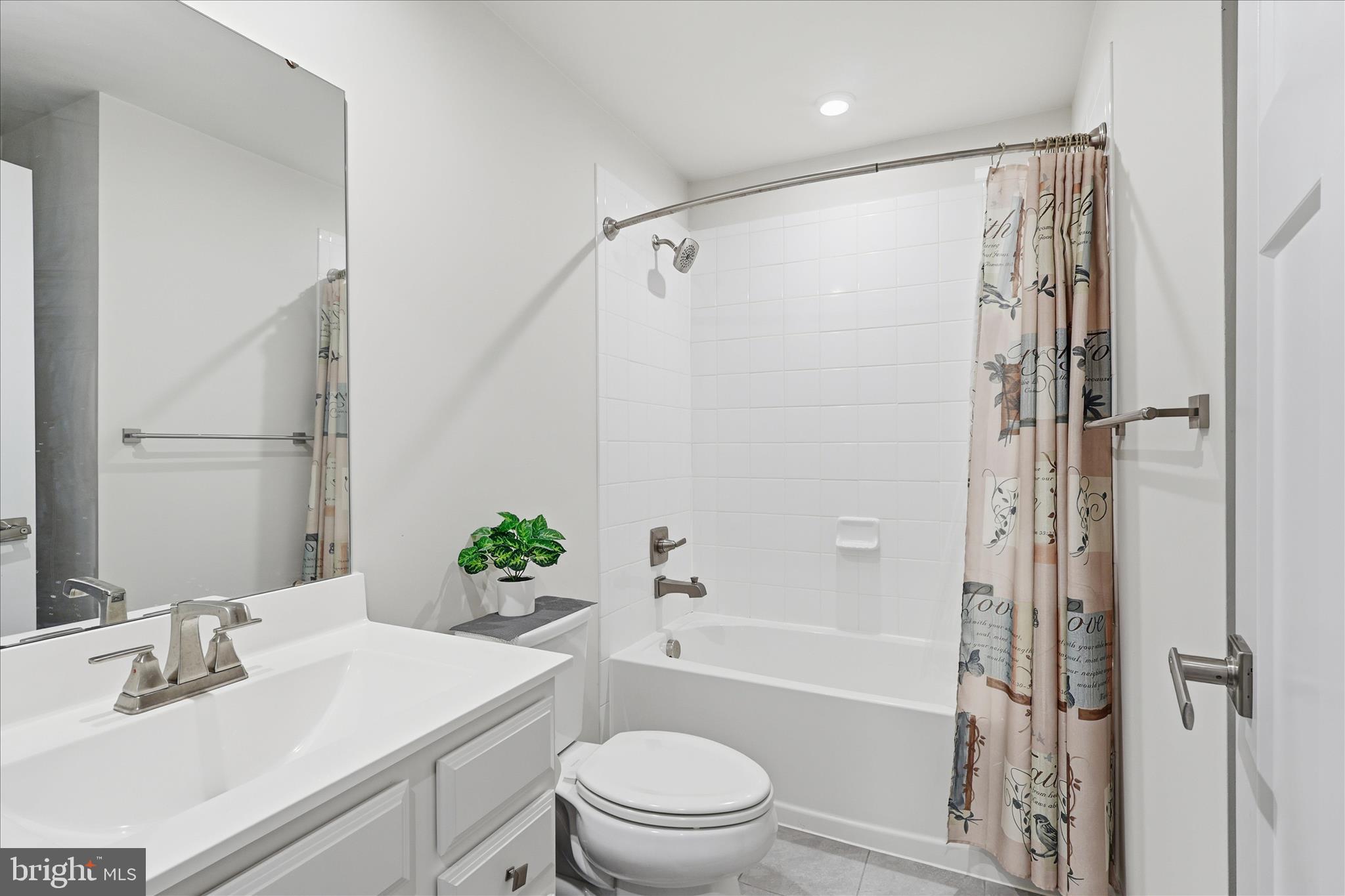 ARCOLA TOWN CENTER - Residential