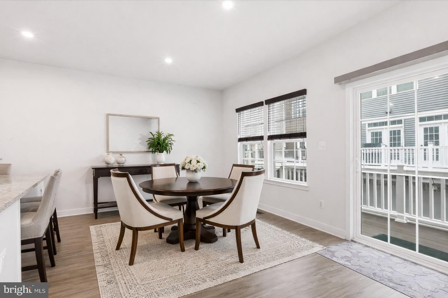 ARCOLA TOWN CENTER - Residential