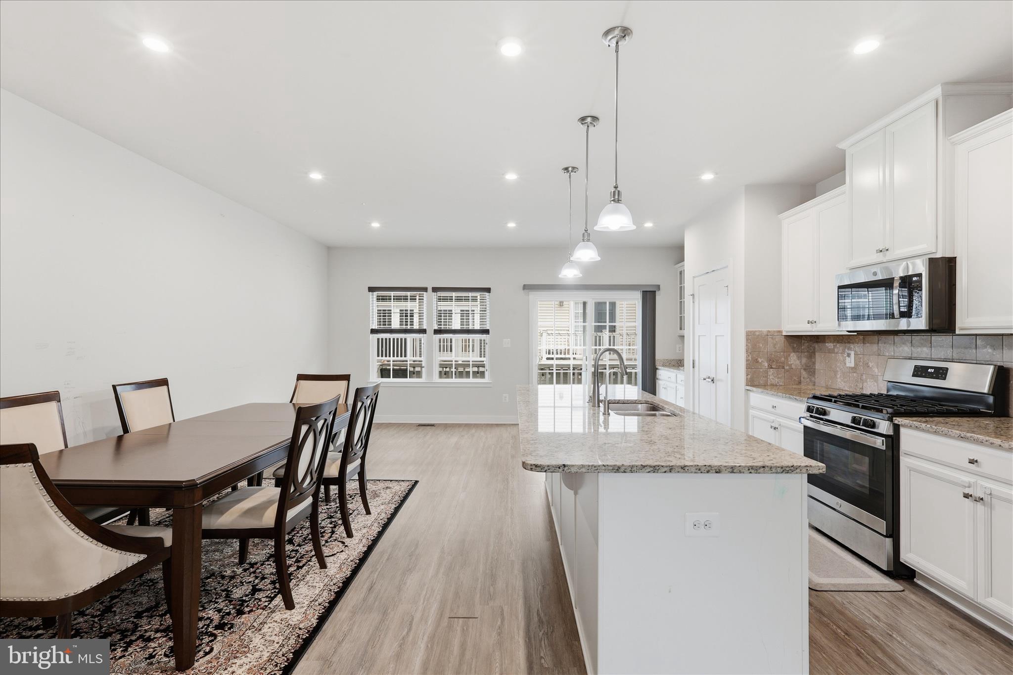 ARCOLA TOWN CENTER - Residential