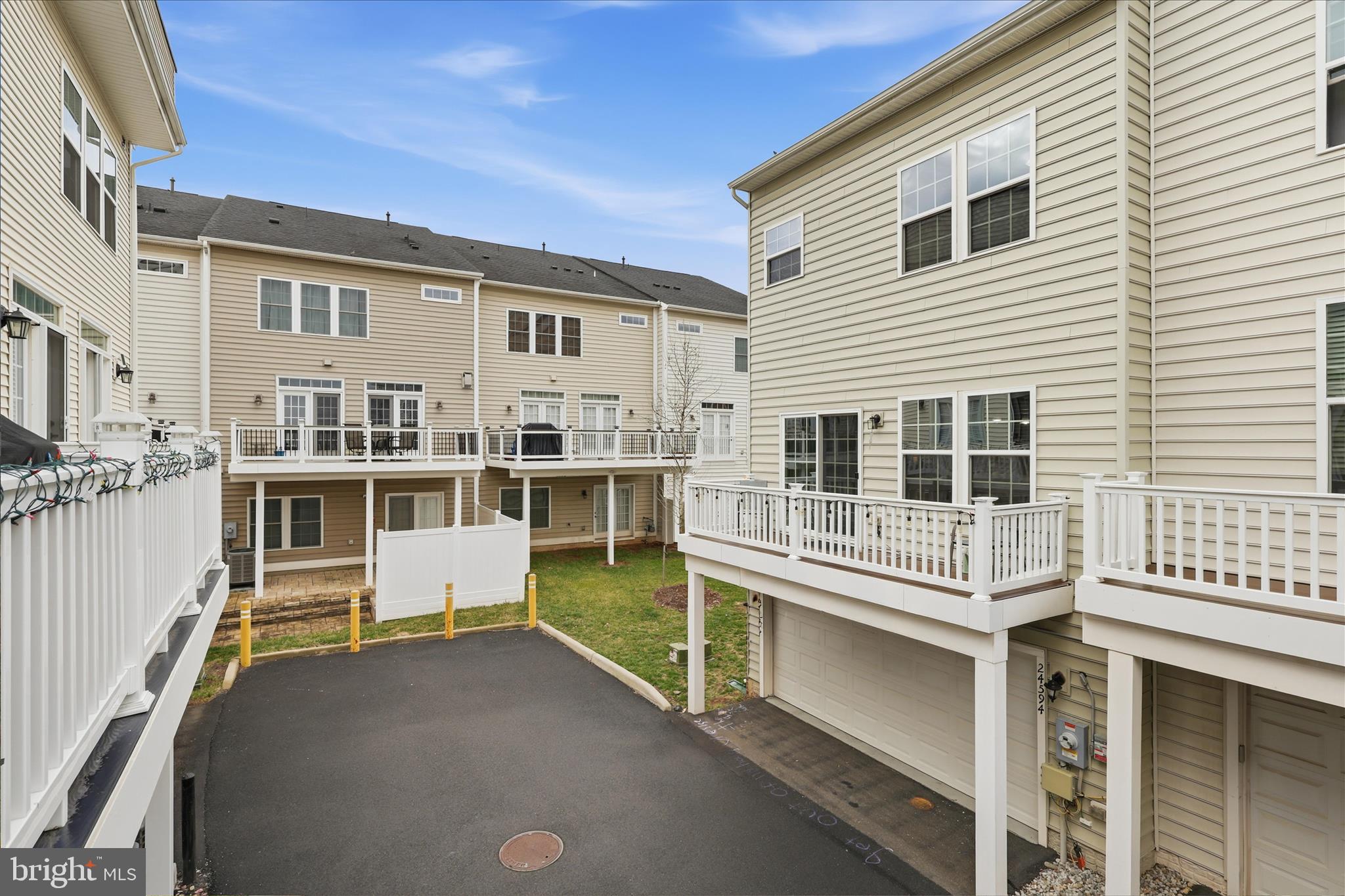 ARCOLA TOWN CENTER - Residential