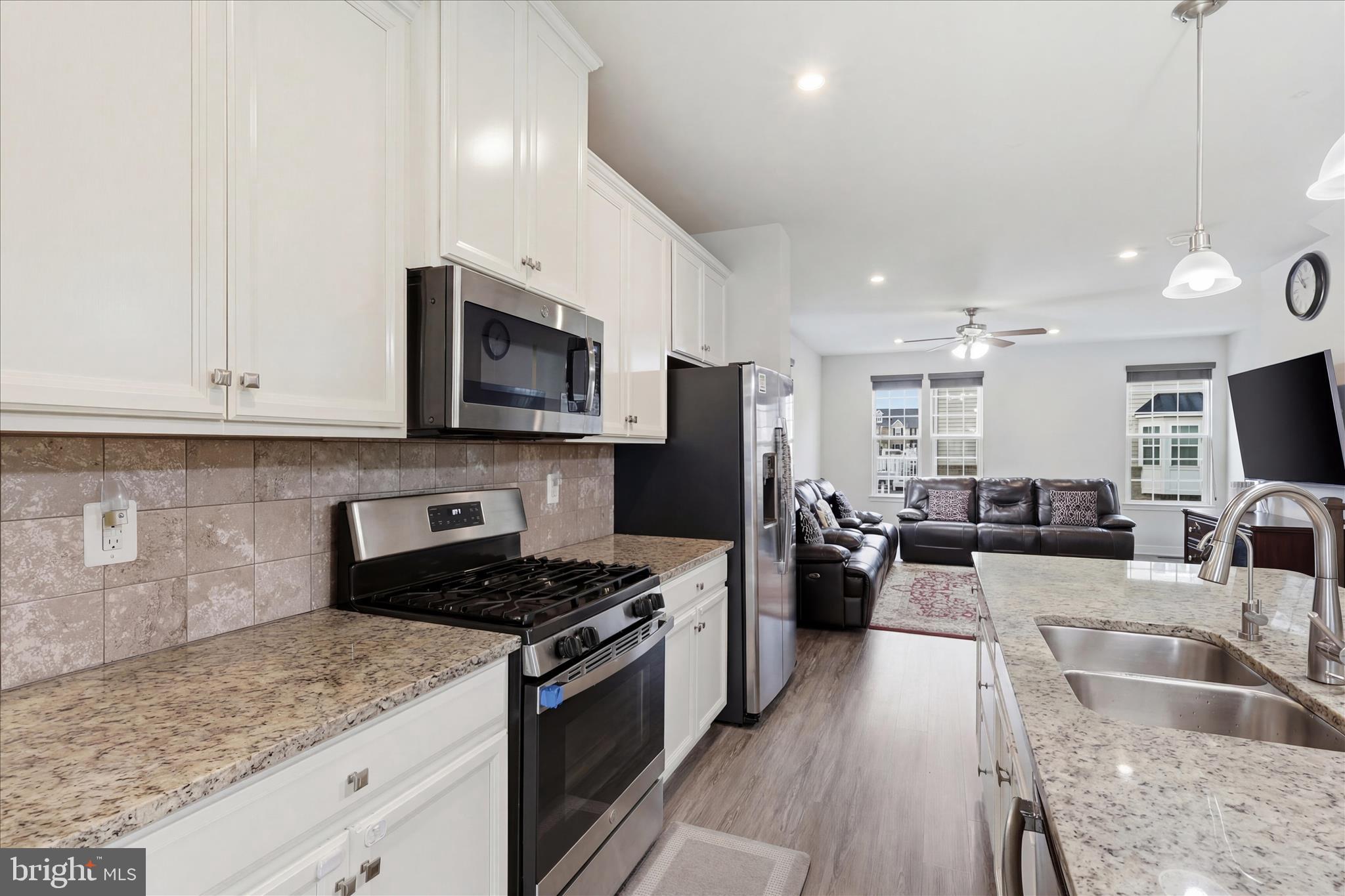 ARCOLA TOWN CENTER - Residential