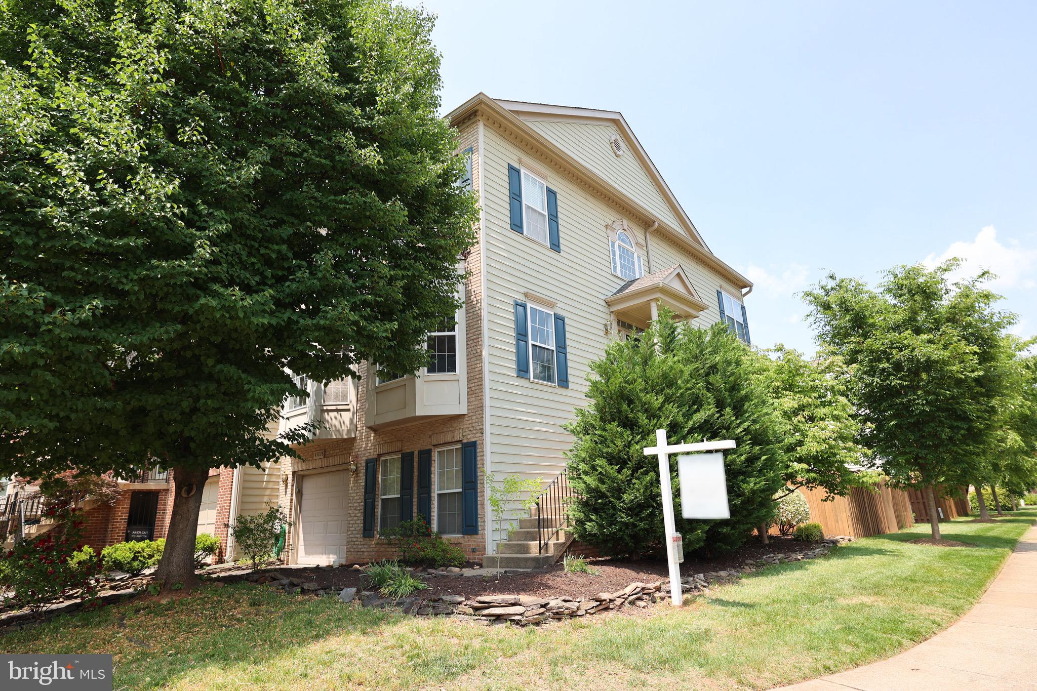 COLONNADE AT DULLES - Residential