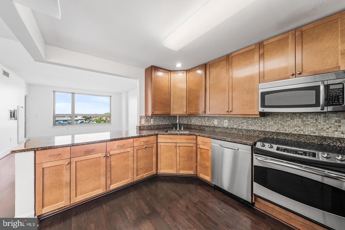 717 S CHRIS COLUMBUS BOULEVARD 00 709