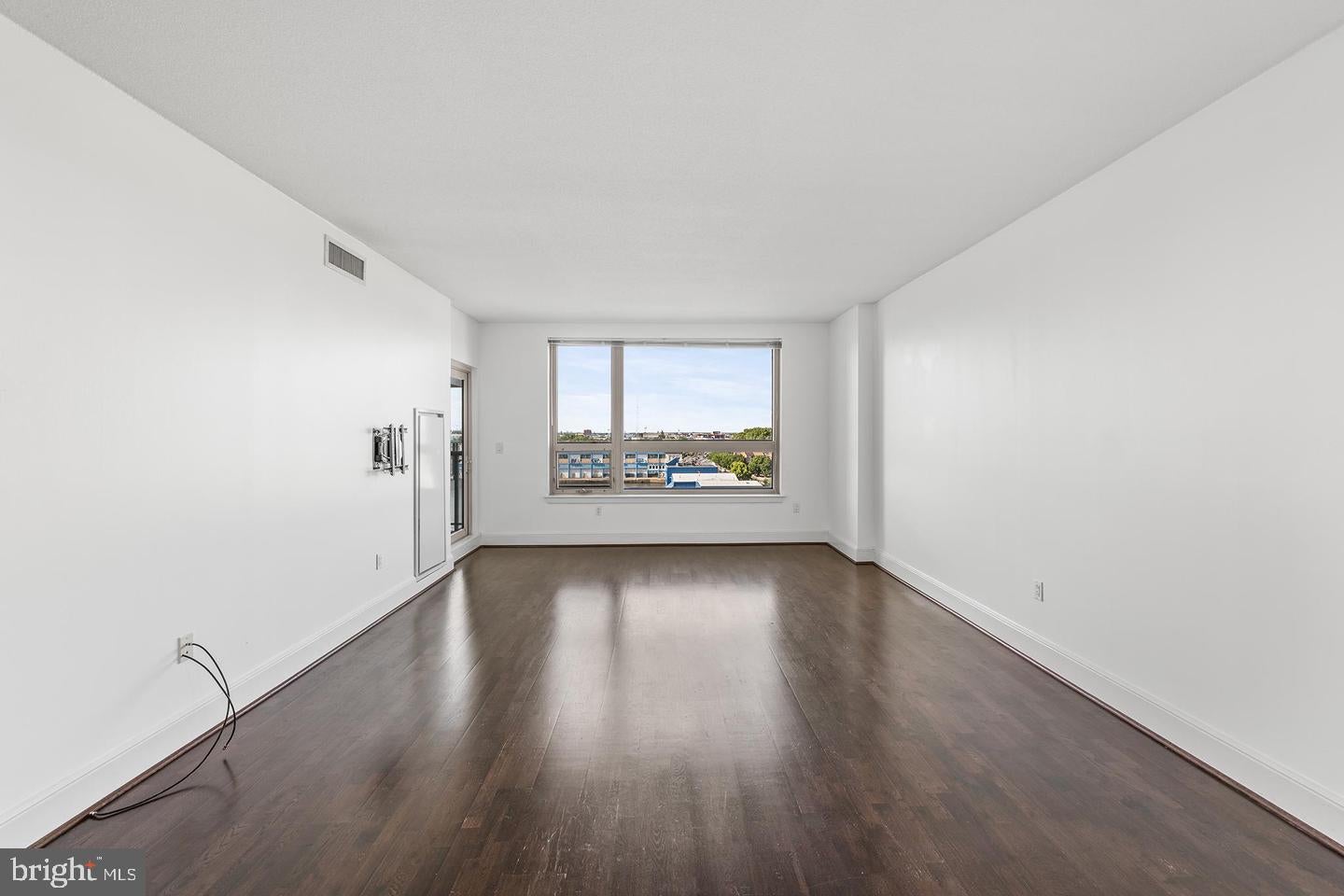 717 S CHRIS COLUMBUS BOULEVARD 00 709