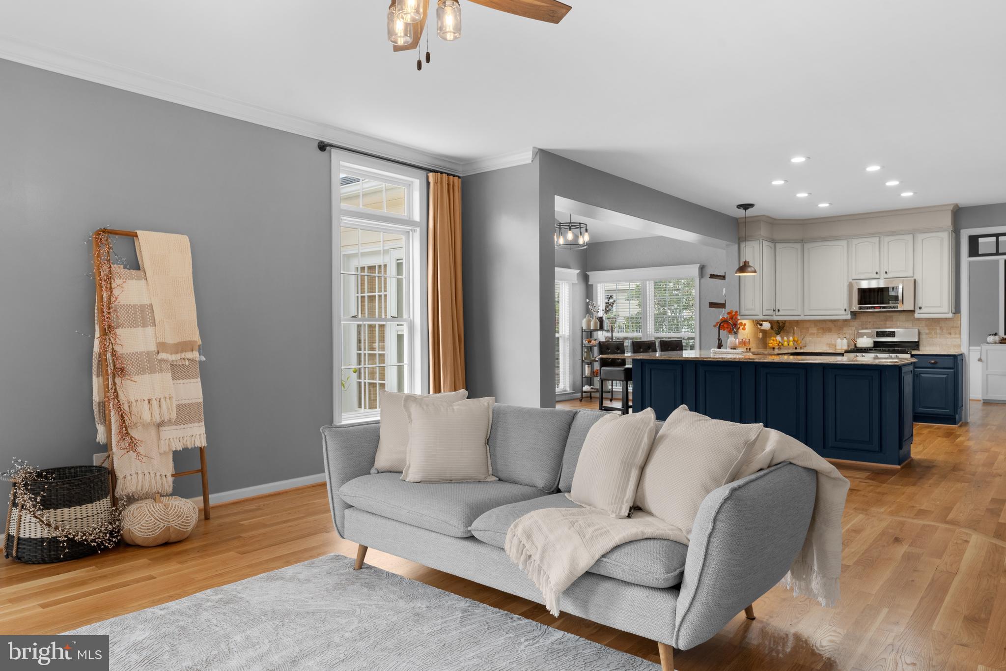 COUNTRY CLUB ESTATES - Residential