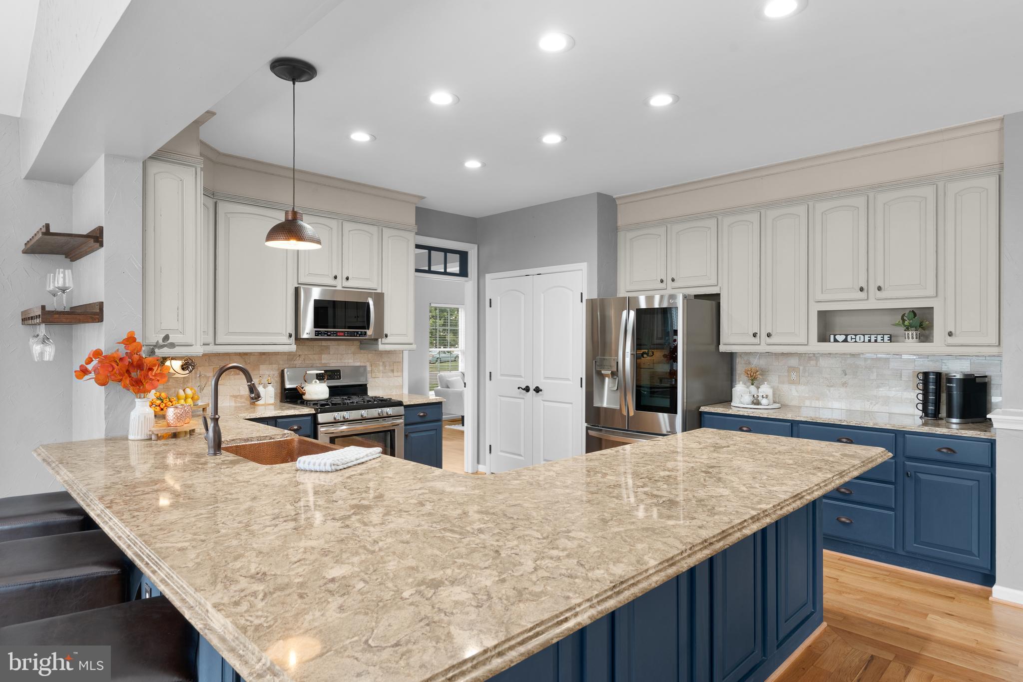 COUNTRY CLUB ESTATES - Residential