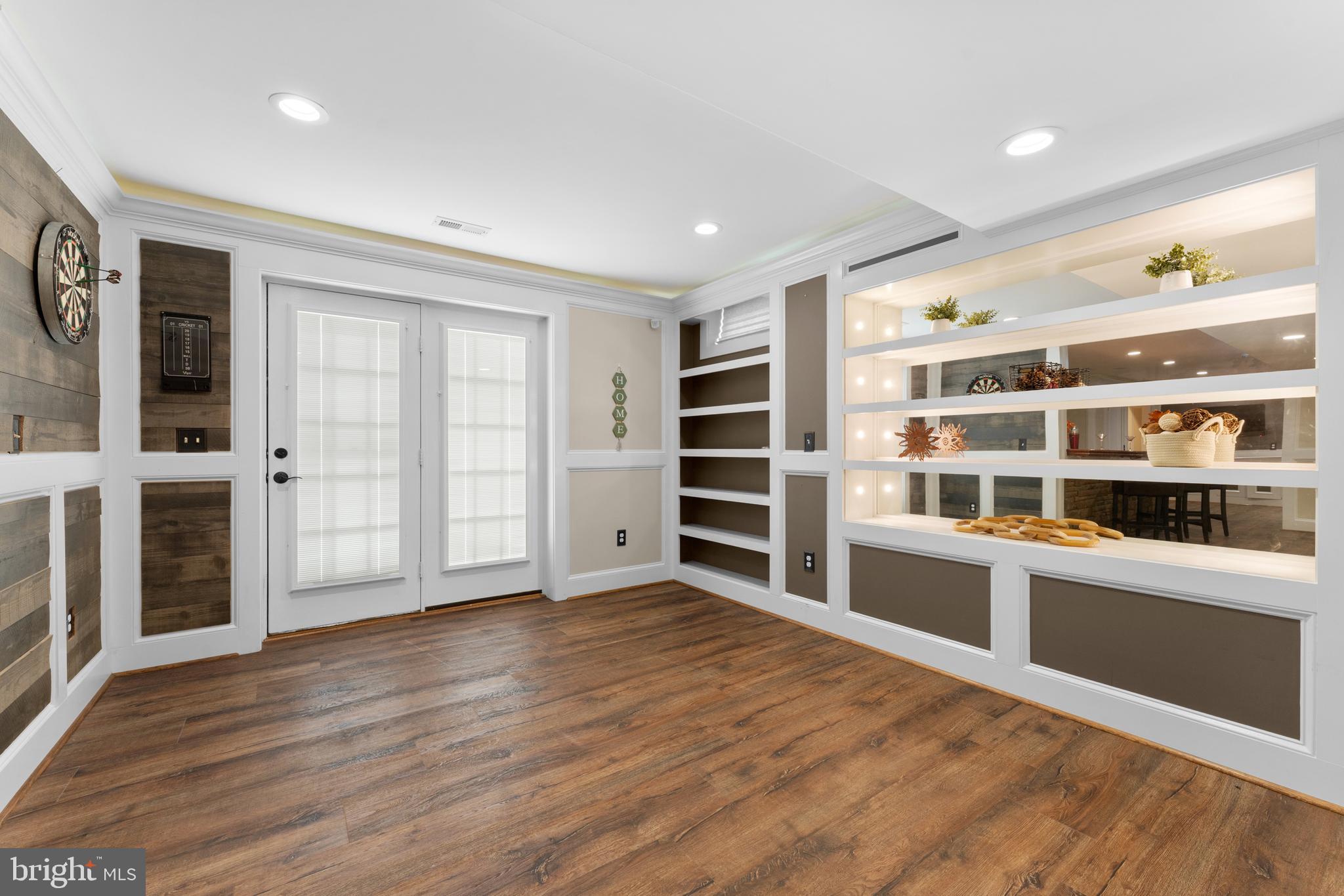 COUNTRY CLUB ESTATES - Residential