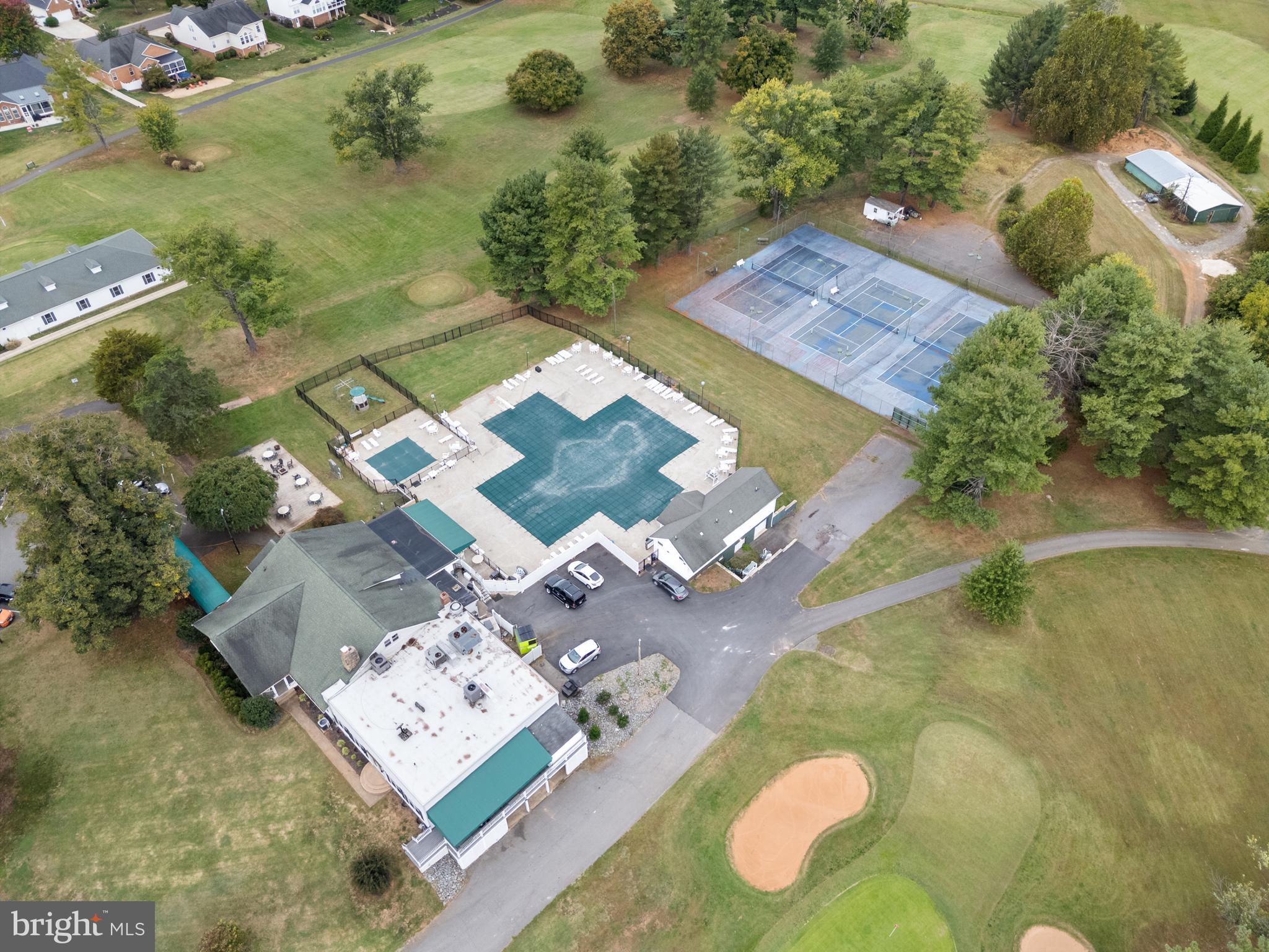 COUNTRY CLUB ESTATES - Residential