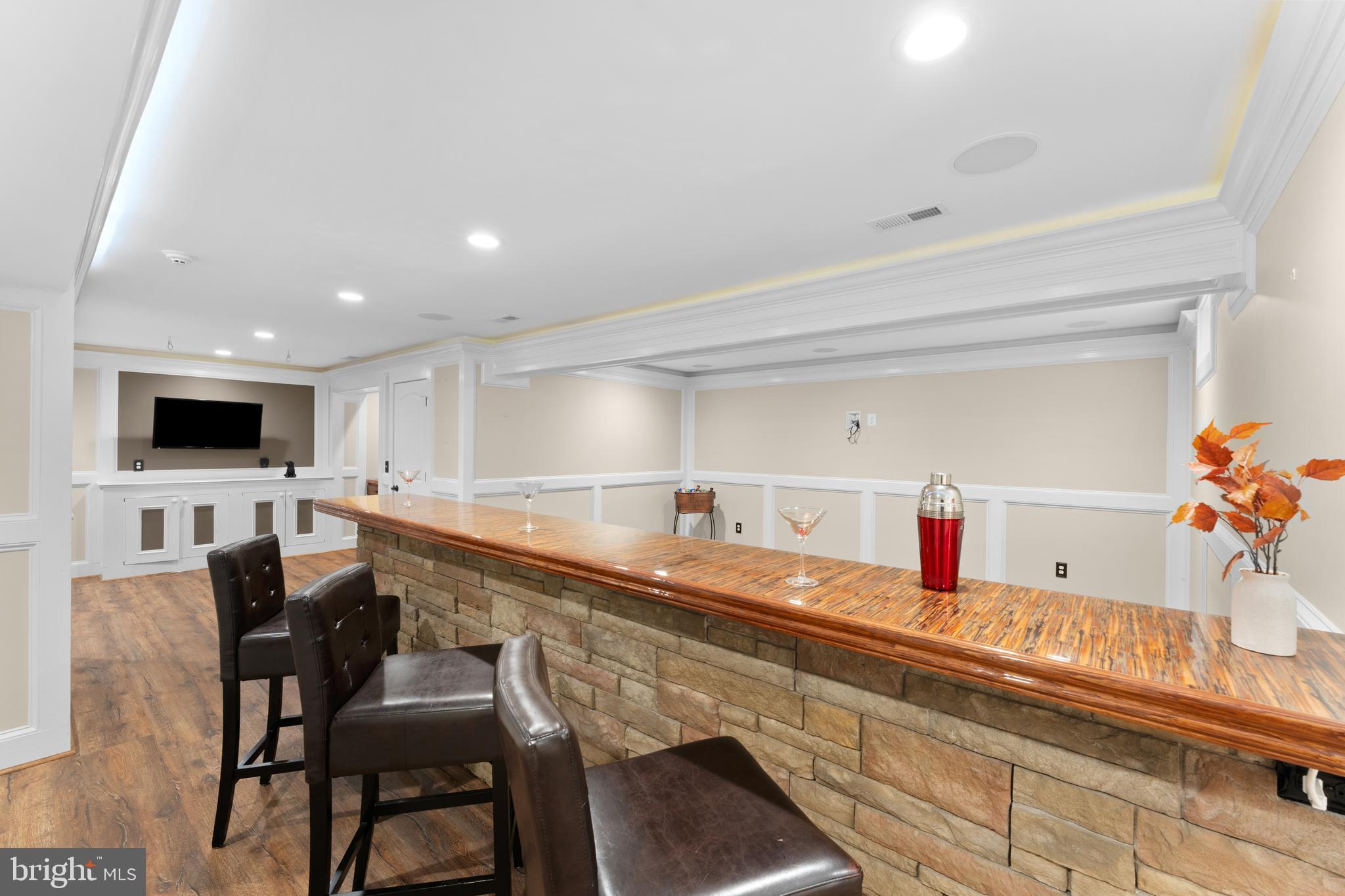 COUNTRY CLUB ESTATES - Residential