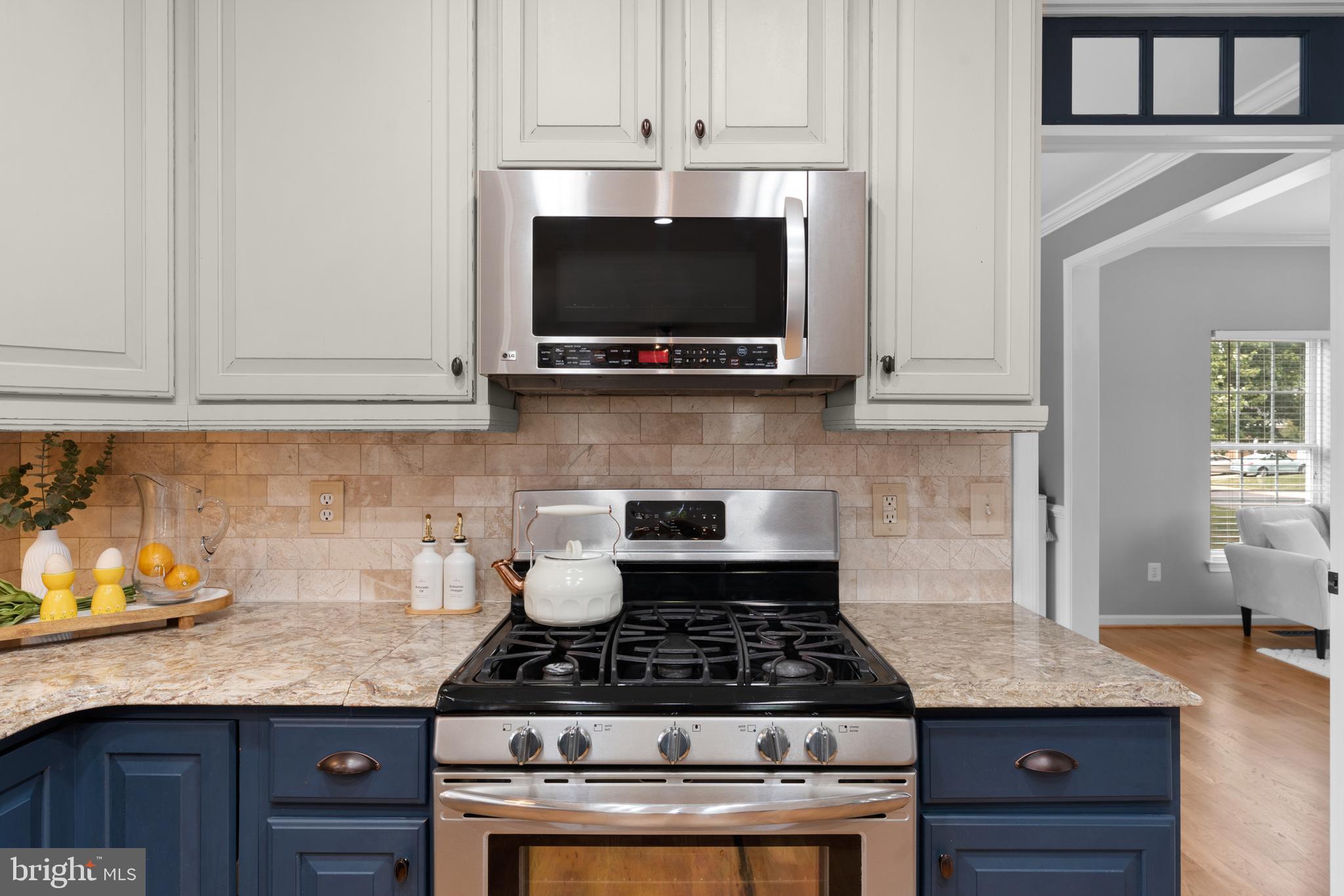 COUNTRY CLUB ESTATES - Residential