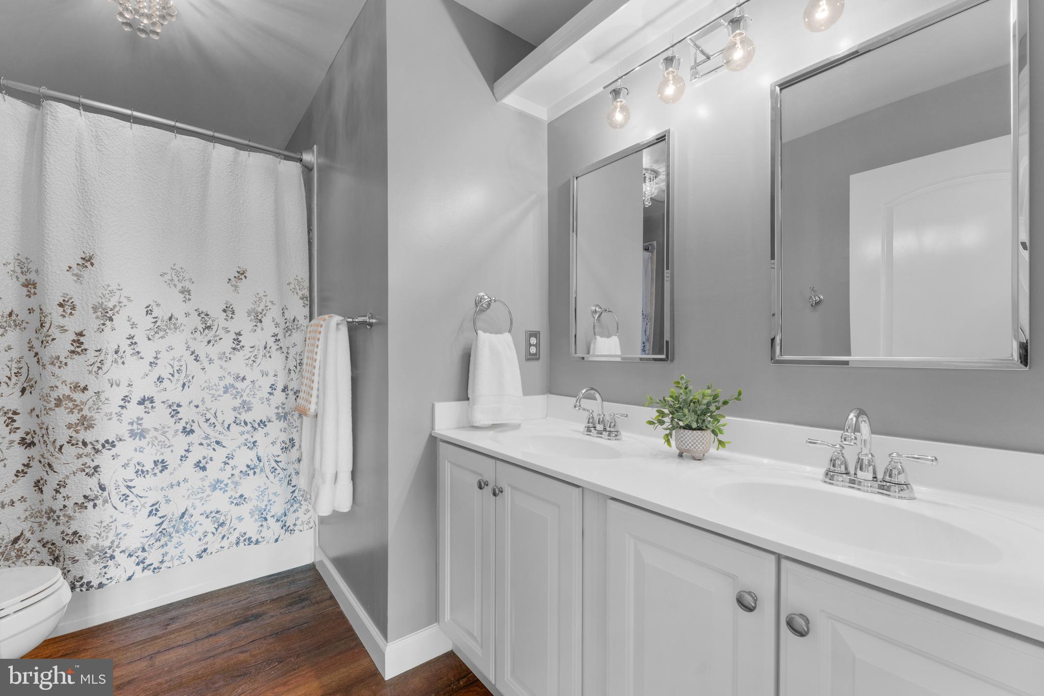 COUNTRY CLUB ESTATES - Residential