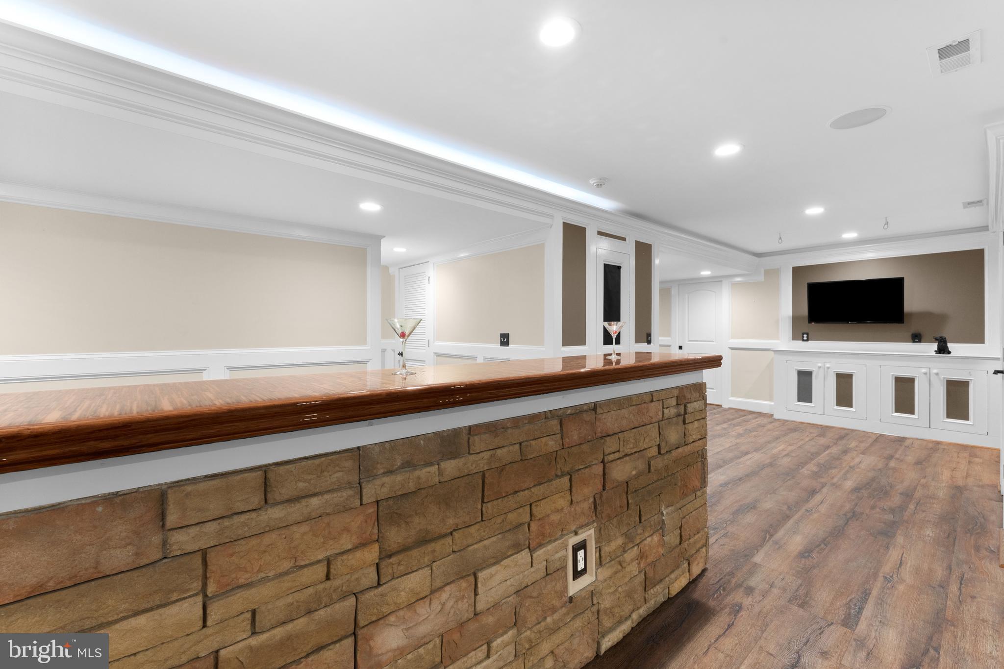 COUNTRY CLUB ESTATES - Residential