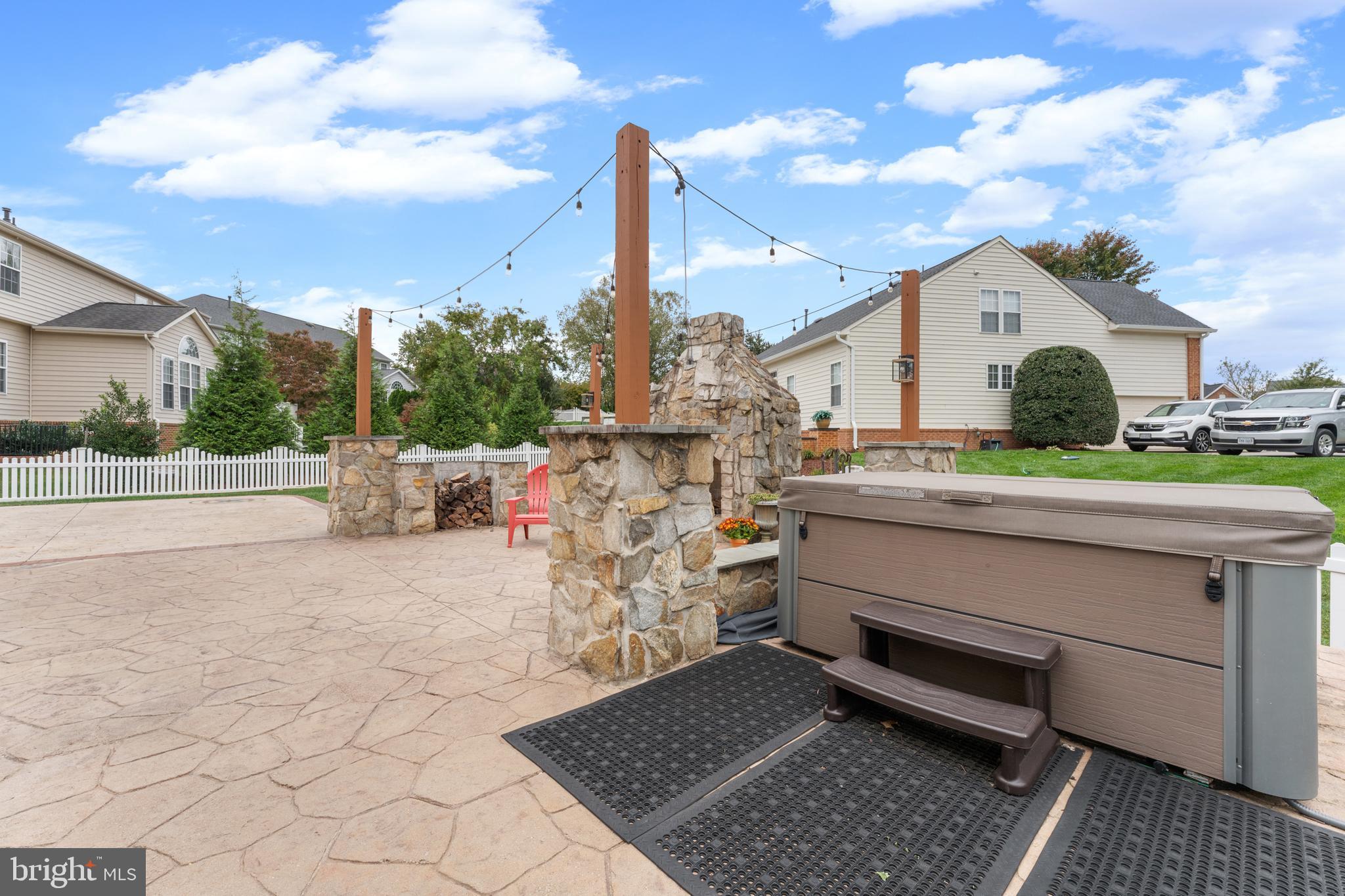 COUNTRY CLUB ESTATES - Residential