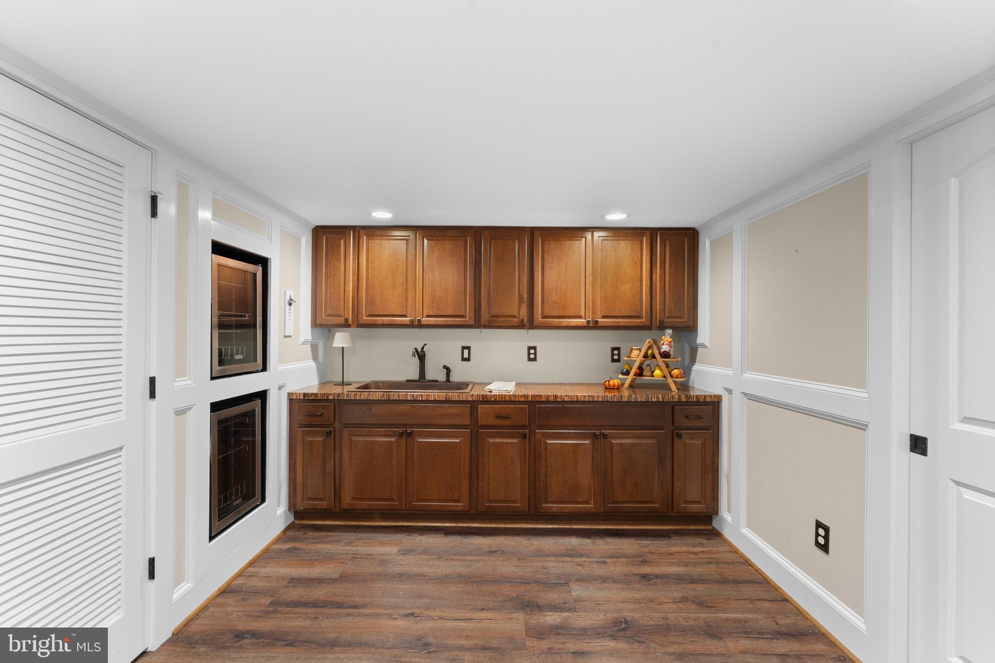 COUNTRY CLUB ESTATES - Residential