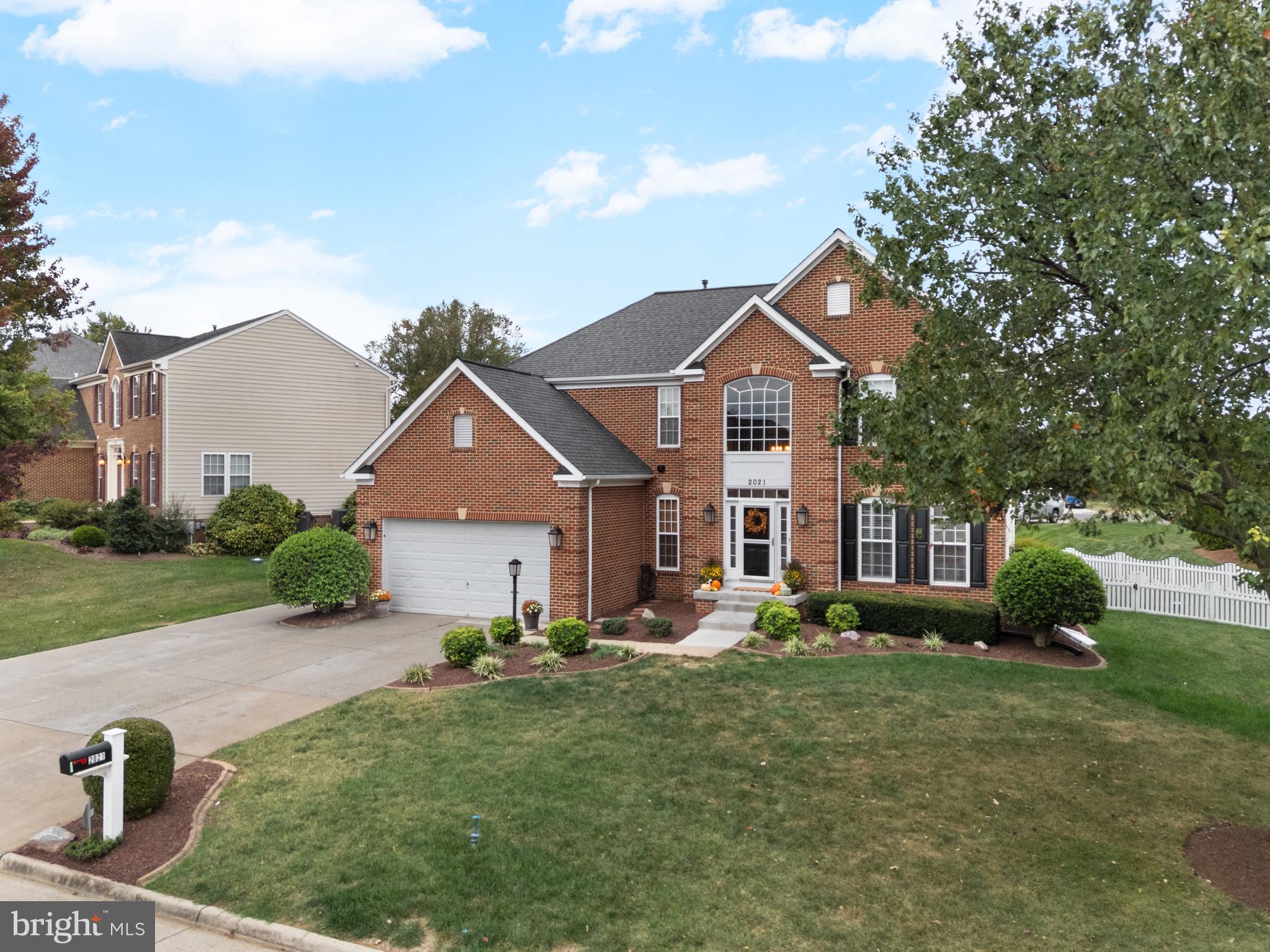 COUNTRY CLUB ESTATES - Residential