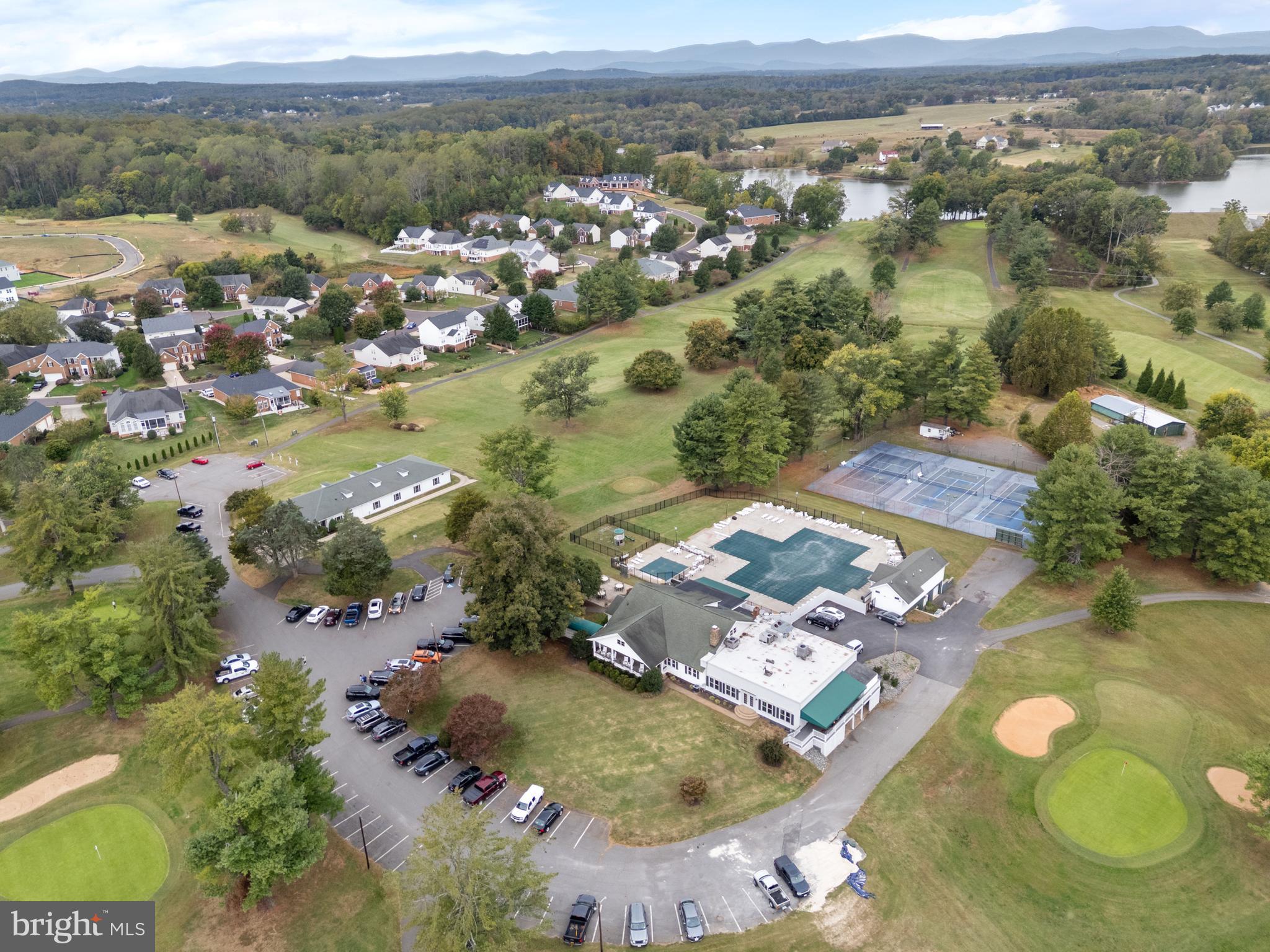 COUNTRY CLUB ESTATES - Residential