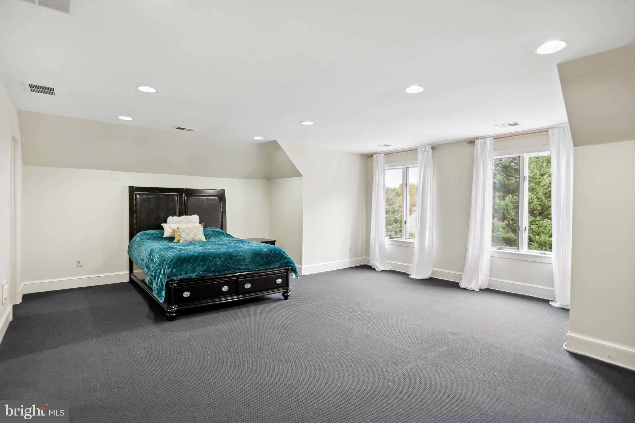 KENTSDALE ESTATES - Residential