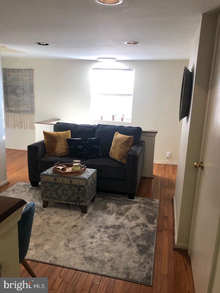 Available October 1st, this beautiful 1 bed, 1 bath apartment is located in a  desirable neighborhood. Also has in unit washer and dryer.  Schedule your showing before it's gone!