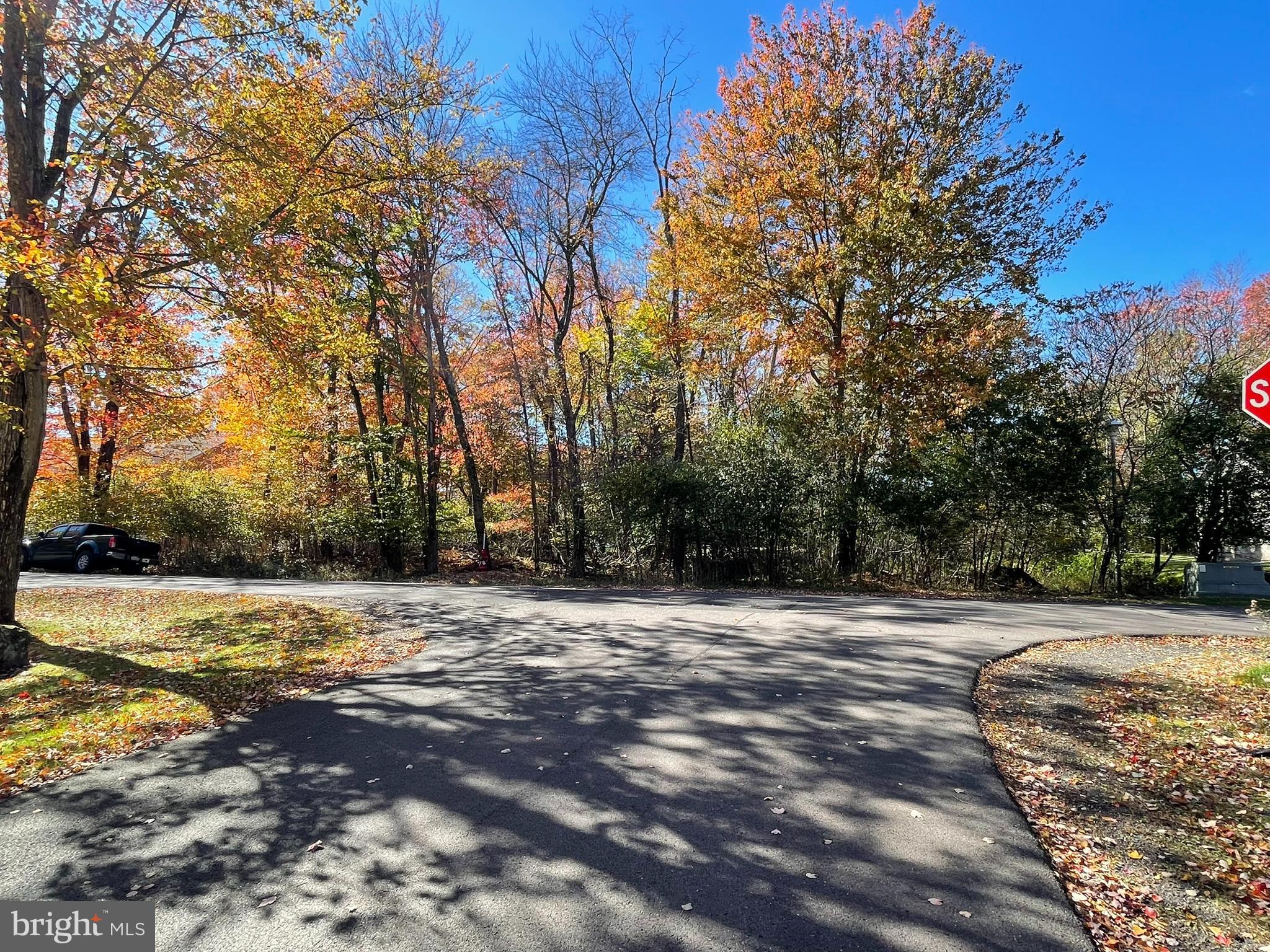 W WOODHAVEN DRIVE