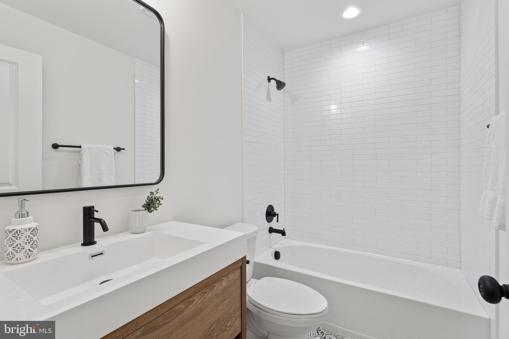 CLEARVIEW SHORES - Residential