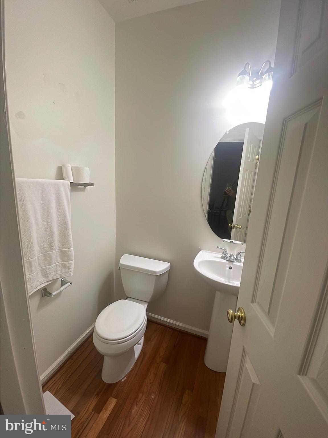 FAIR LAKES COURT - Residential Lease