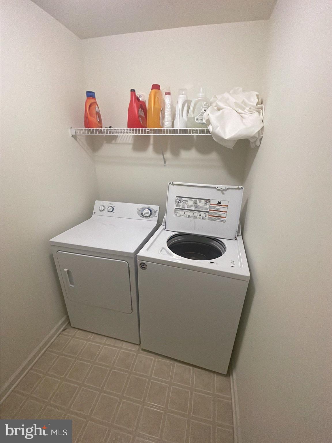 FAIR LAKES COURT - Residential Lease