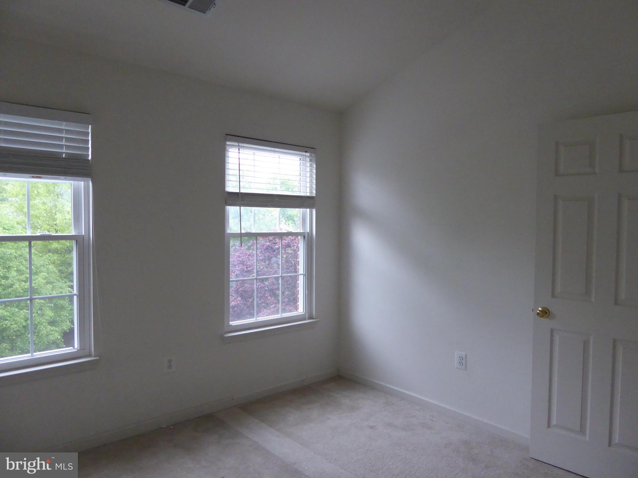 FAIR LAKES COURT - Residential Lease