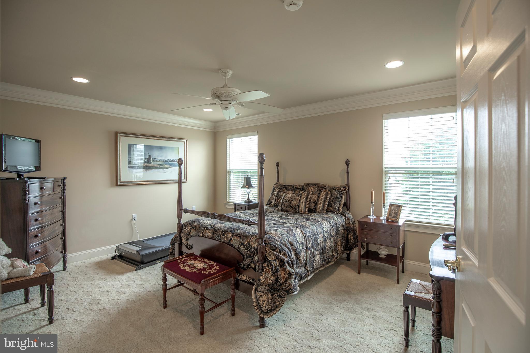 VILLAS OF NEWTOWN - Residential