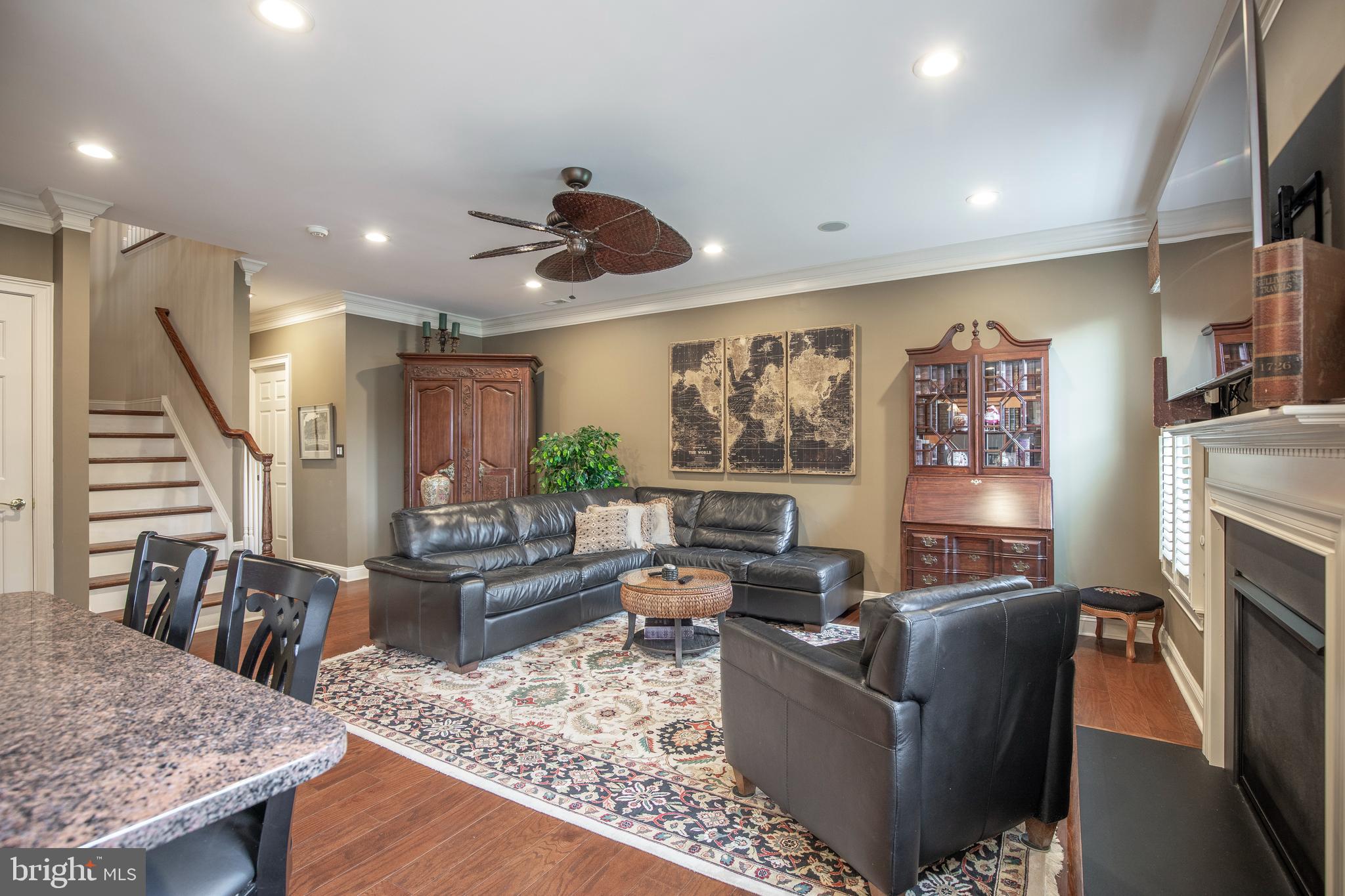 VILLAS OF NEWTOWN - Residential