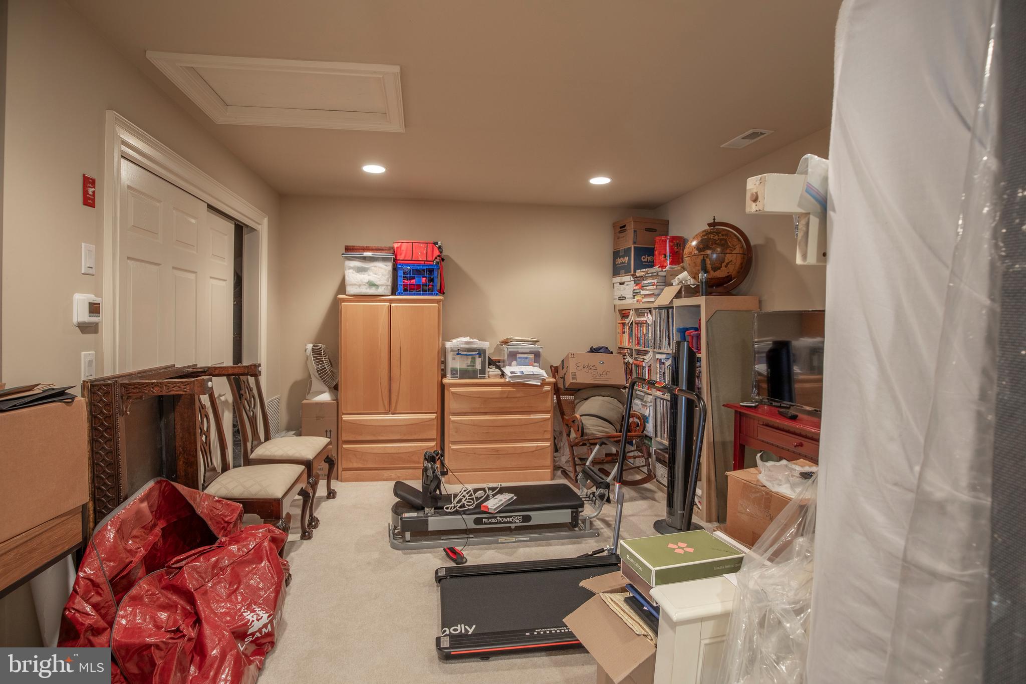 VILLAS OF NEWTOWN - Residential