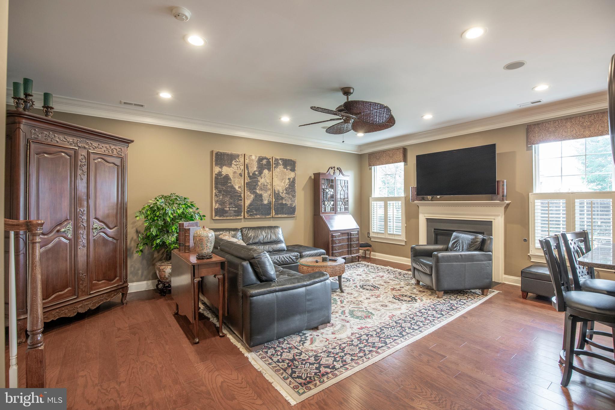 VILLAS OF NEWTOWN - Residential