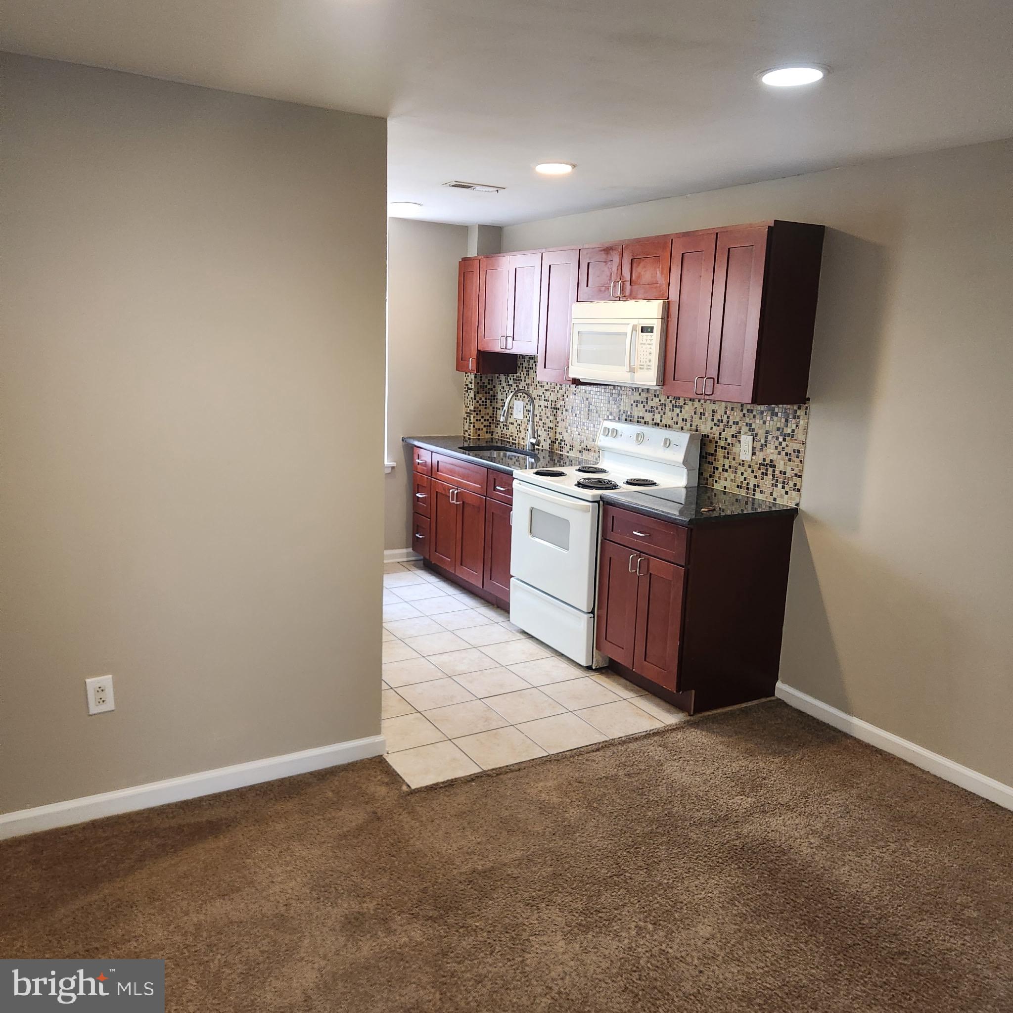 EAST FALLS - Residential Lease