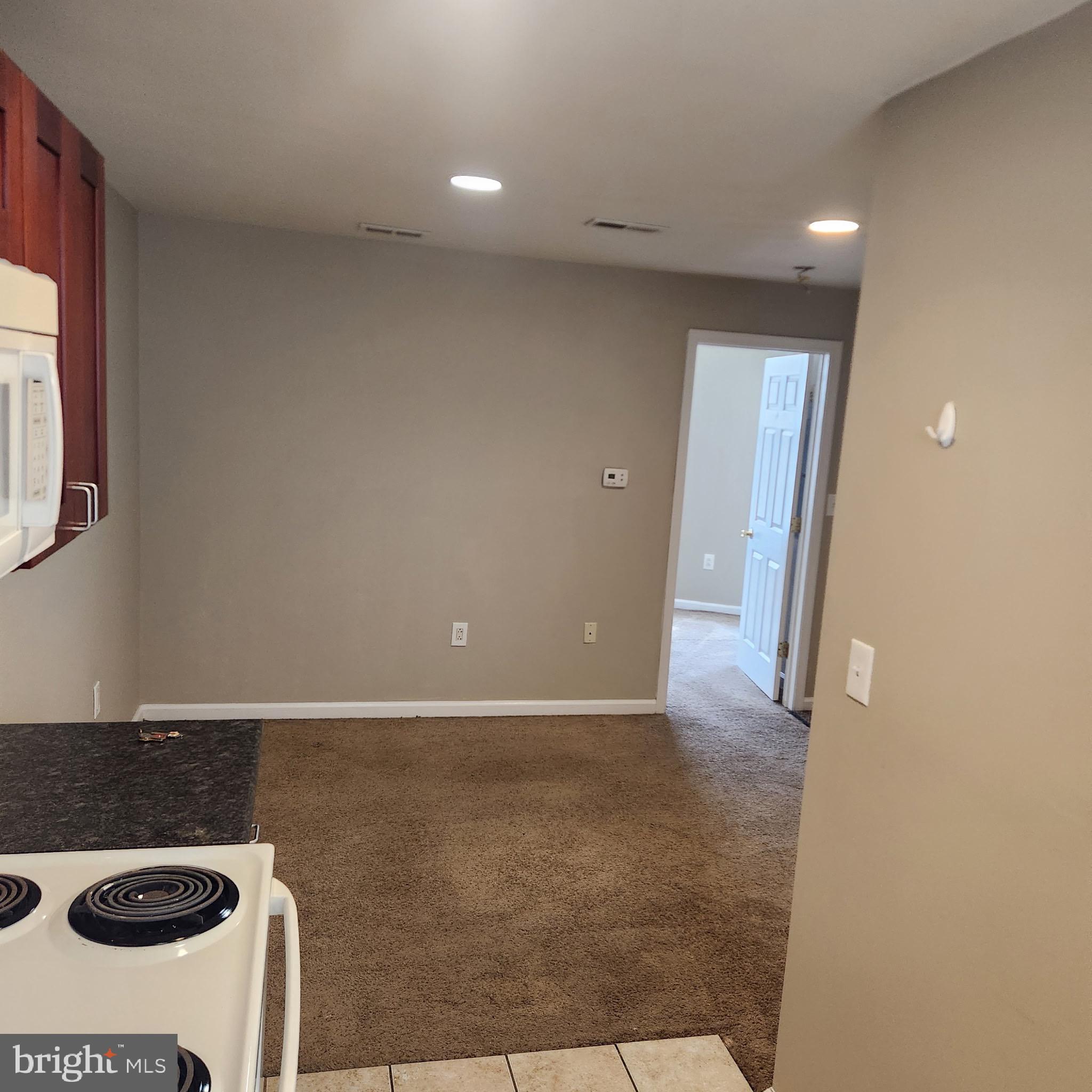 EAST FALLS - Residential Lease