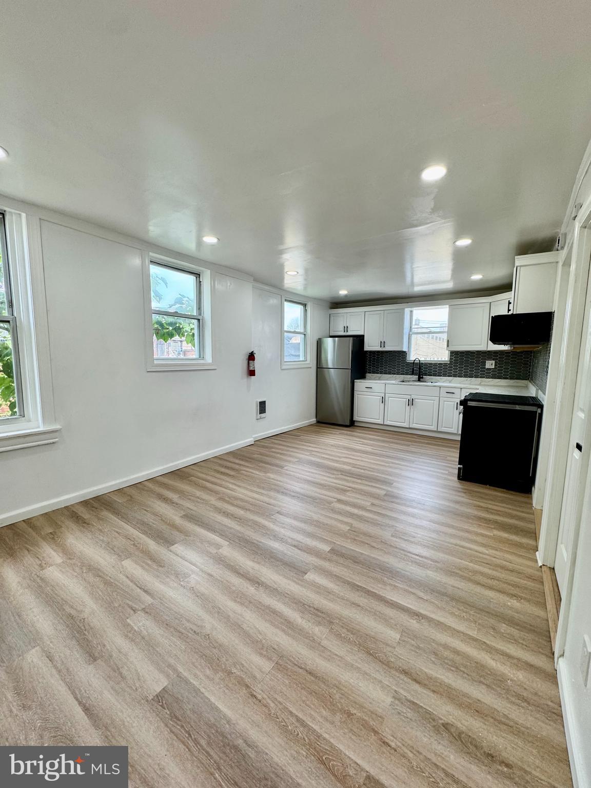 Live at 1621 N Sellers St #2, a spacious 3-bedroom, 2-bathroom apartment in Frankford. This comfortable home offers a practical, open layout with washer/dryer hookups for added convenience.
Pets are welcome, making it a great fit for animal lovers.
PHA vouchers accepted.
Contact us today to schedule your tour!