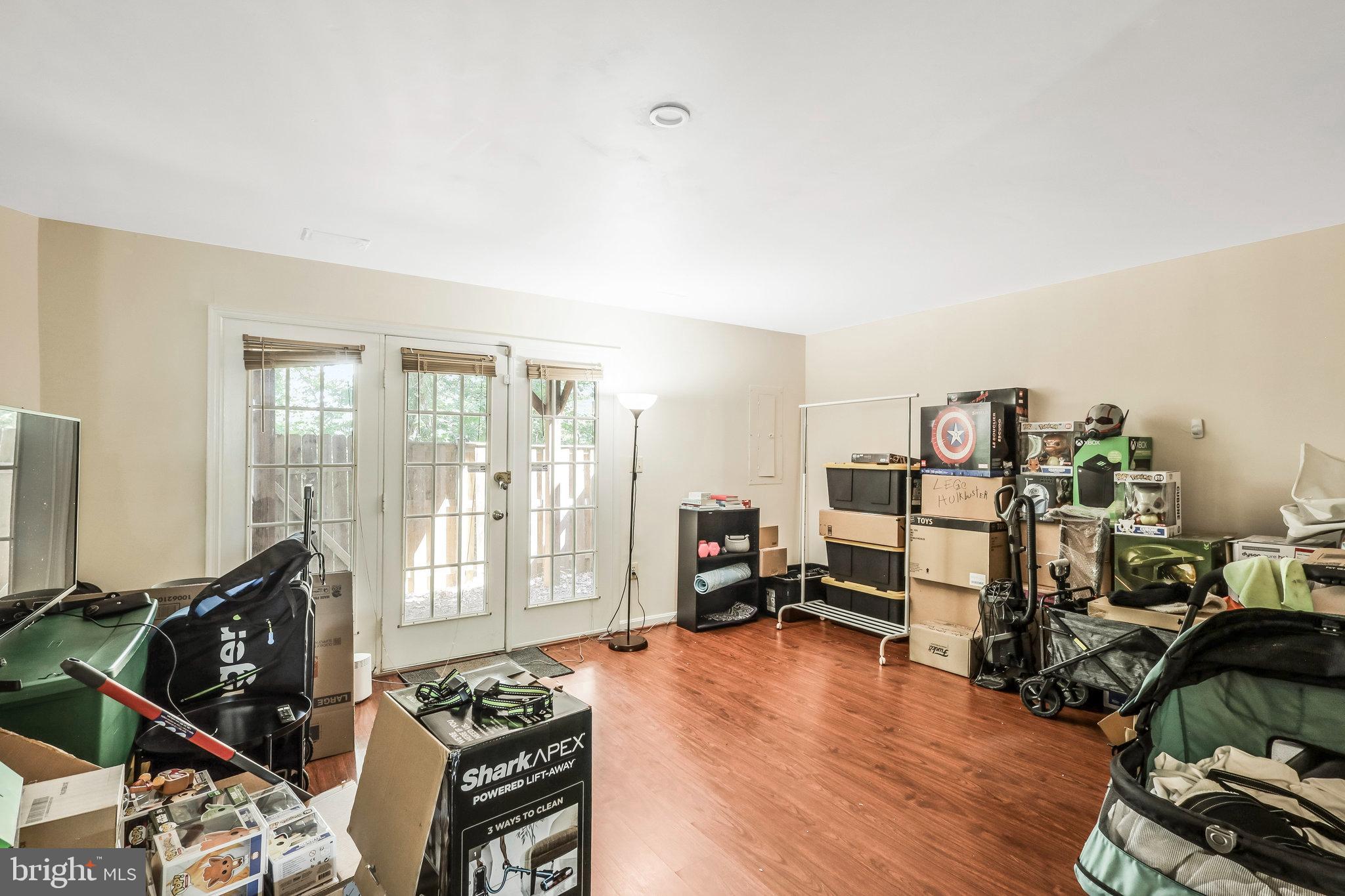 JAPONICA - Residential Lease