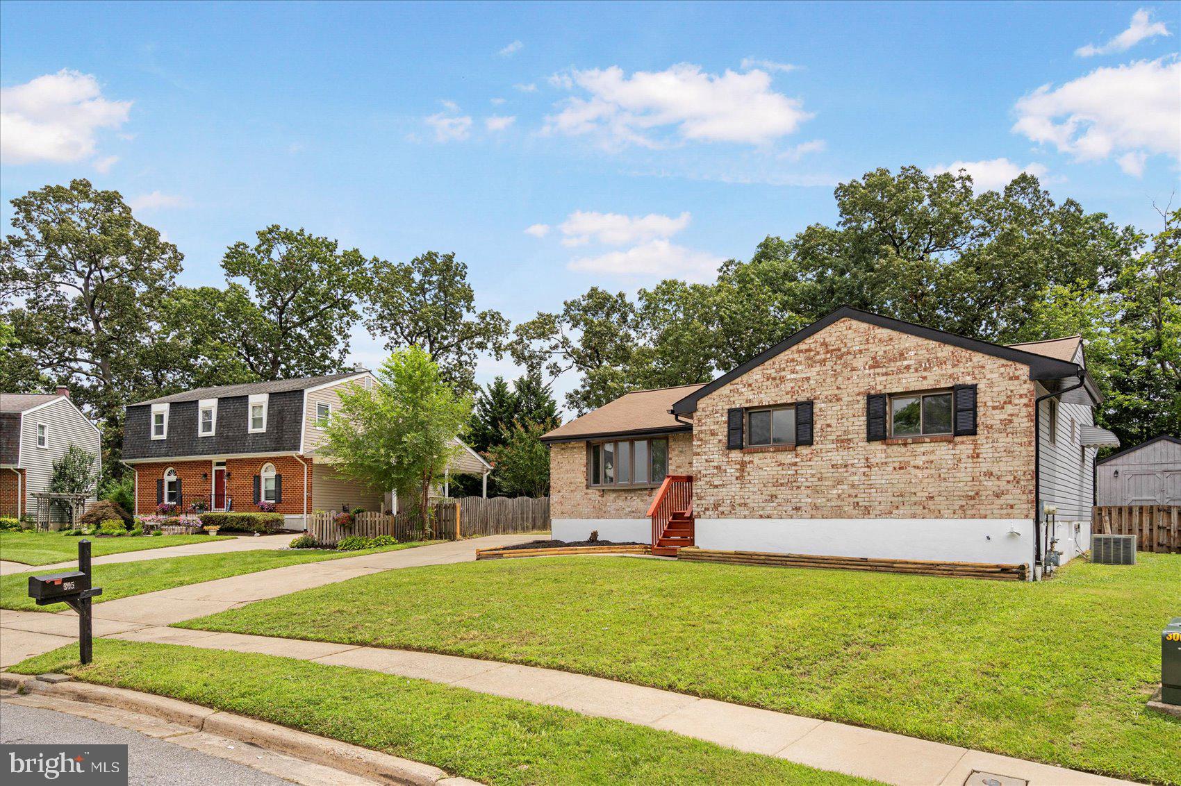 305 LIONSHEART GLEN